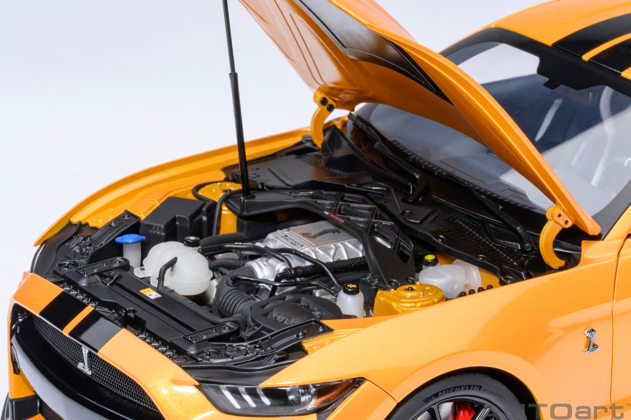 AUTOart Ford Mustang Shelby GT500 1:18 - Cyber Orange - Image 11