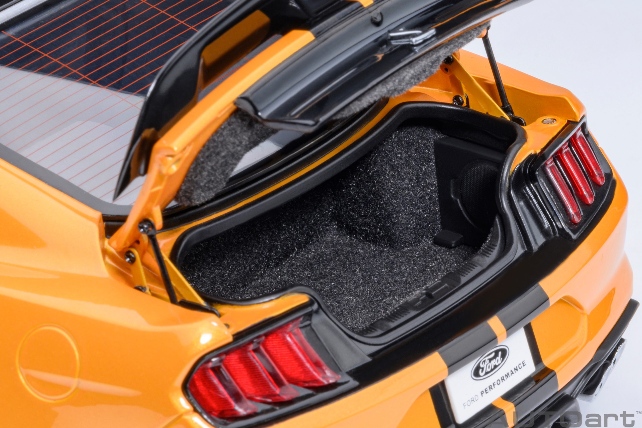 AUTOart Ford Mustang Shelby GT500 1:18 - Cyber Orange - Image 13
