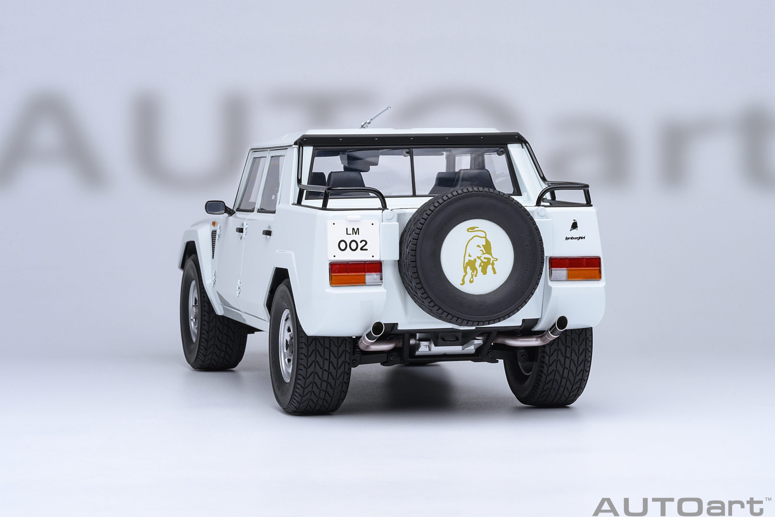 AUTOart Lamborghini LM002 1:18 - White - Image 20