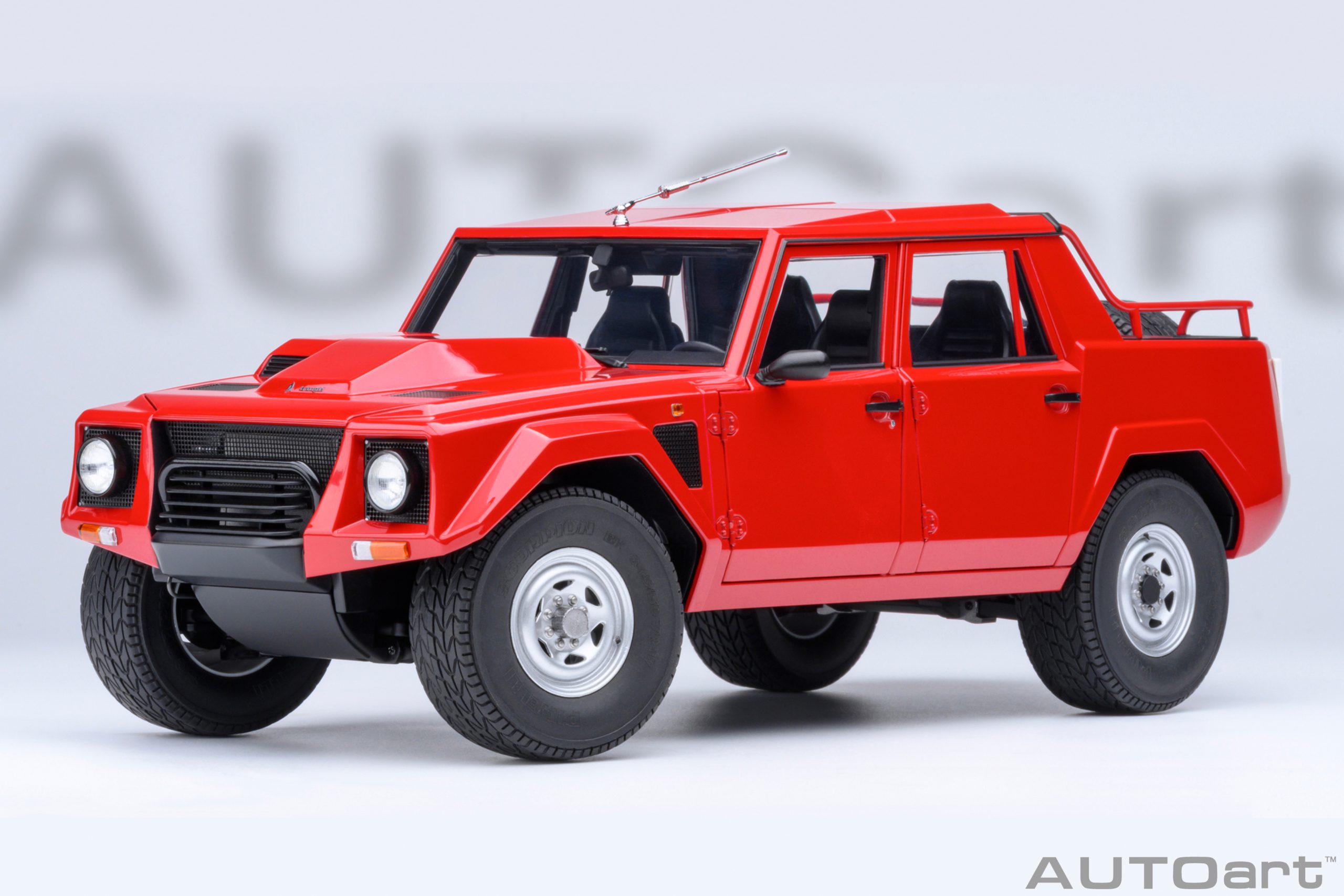 AUTOart Lamborghini LM002 1:18 - Rojo Sevilla