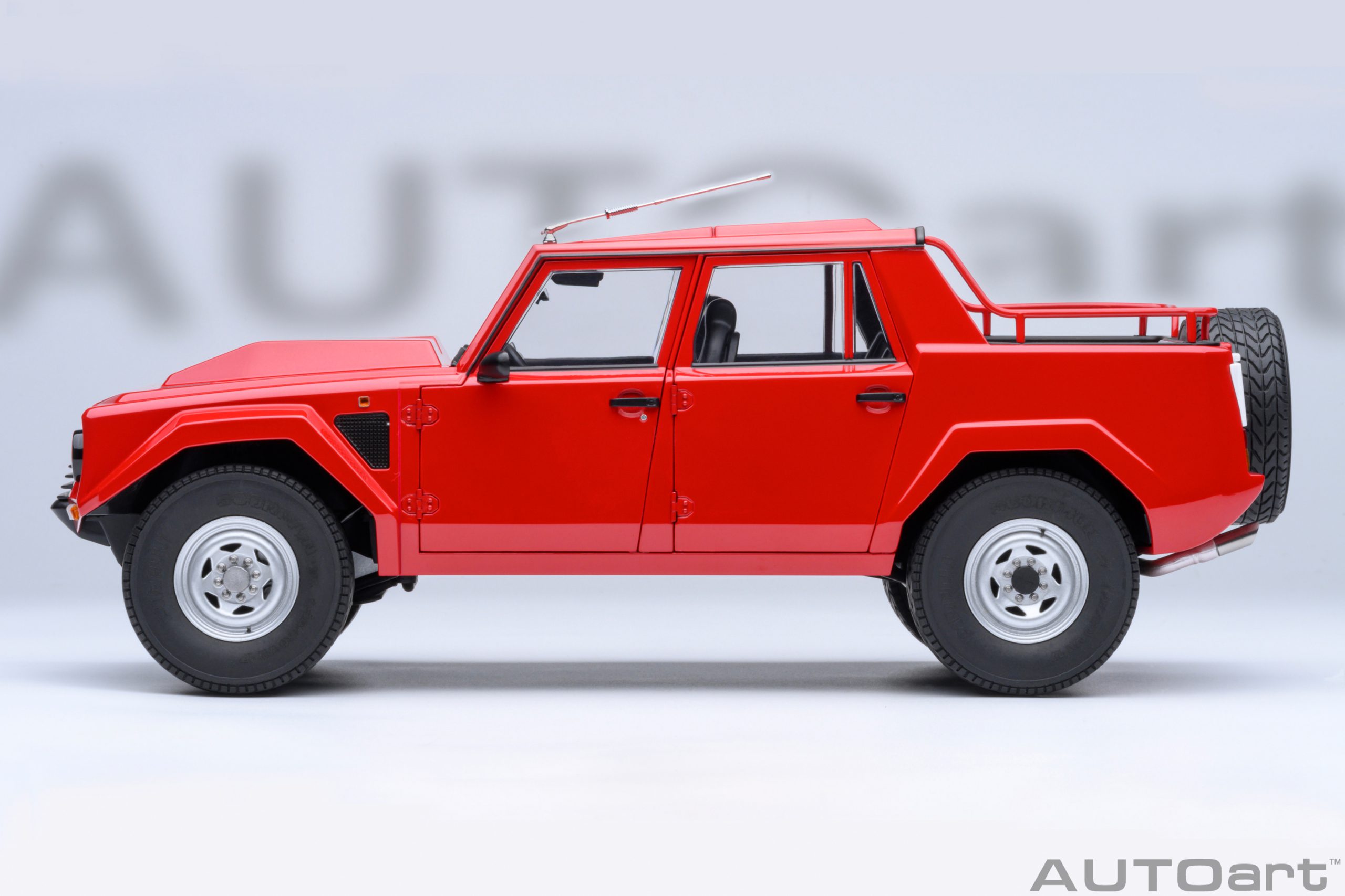 AUTOart Lamborghini LM002 1:18 - Seville Red - Imagen 3