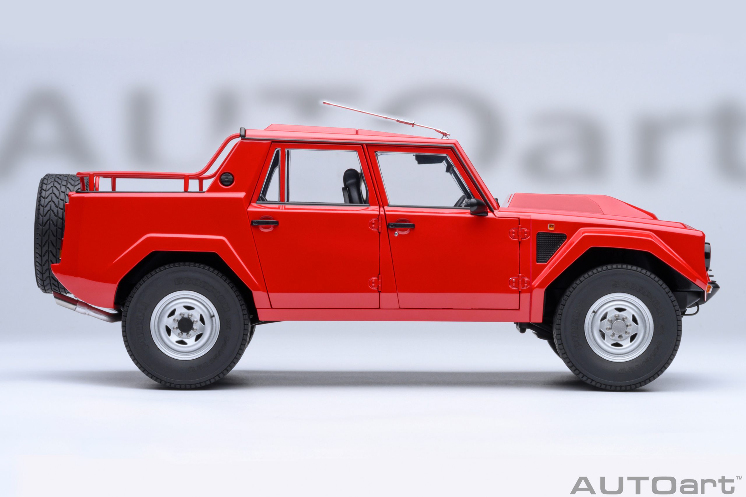 AUTOart Lamborghini LM002 1:18 - Seville Red - Imagen 4