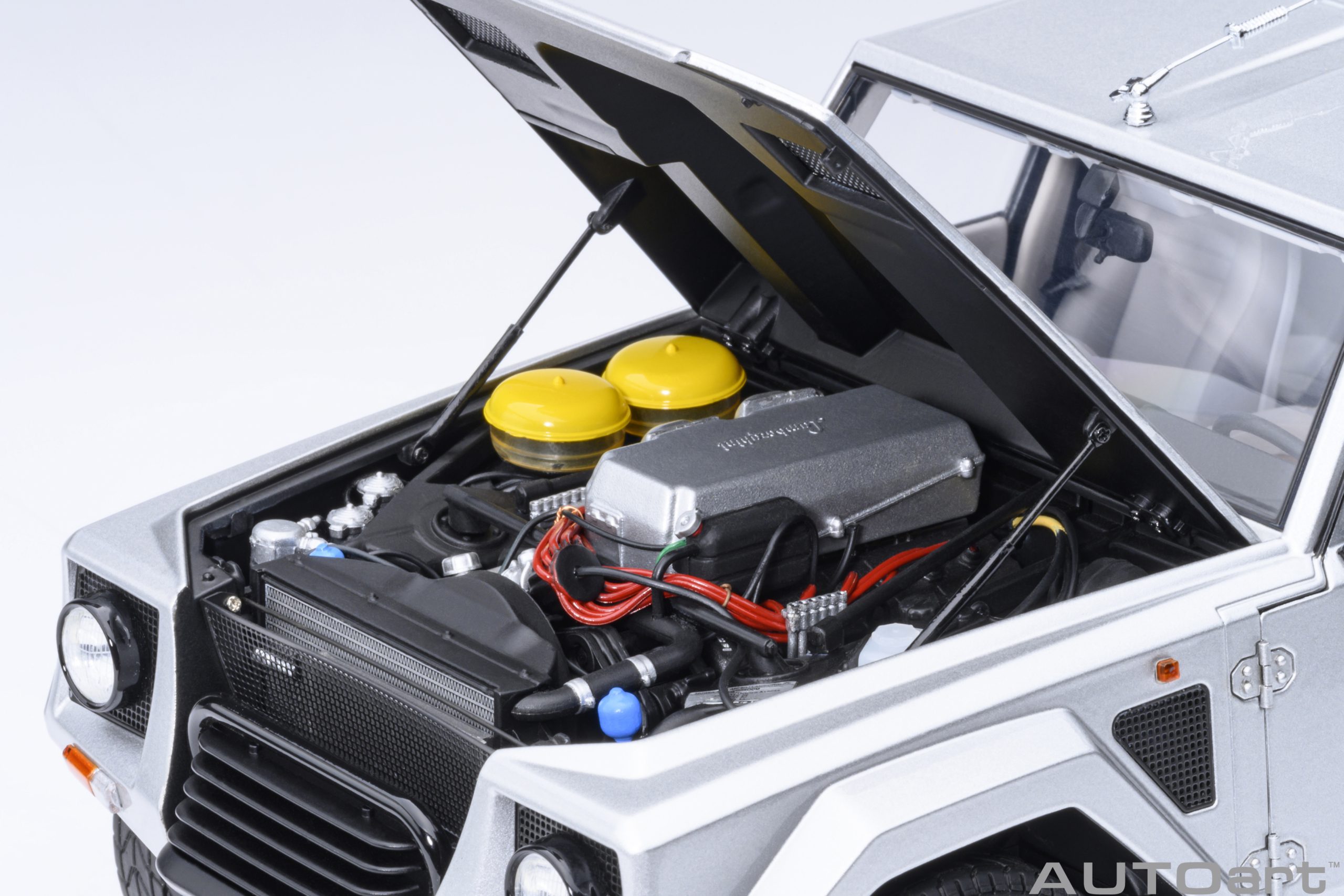 AUTOart Lamborghini LM002 1:18 - Silver - Image 11