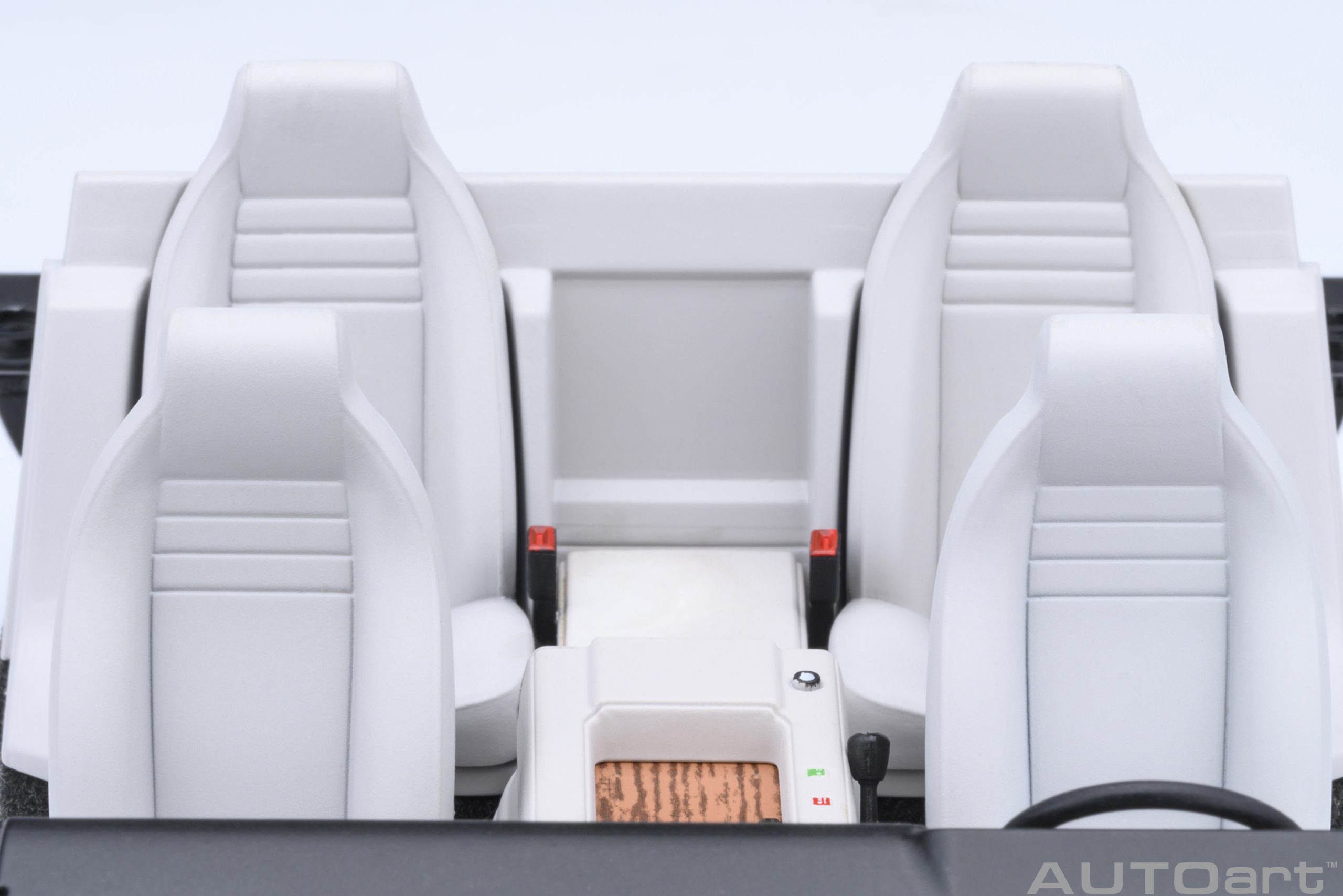 AUTOart Lamborghini LM002 1:18 - Silver - Image 15