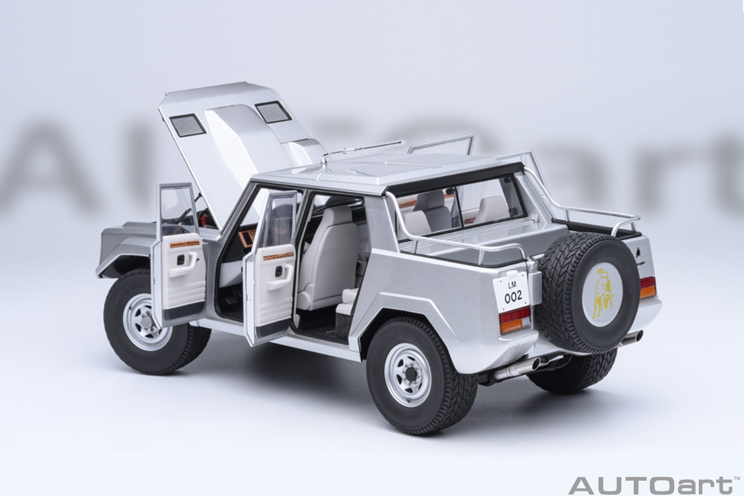 AUTOart Lamborghini LM002 1:18 - Silver - Image 16