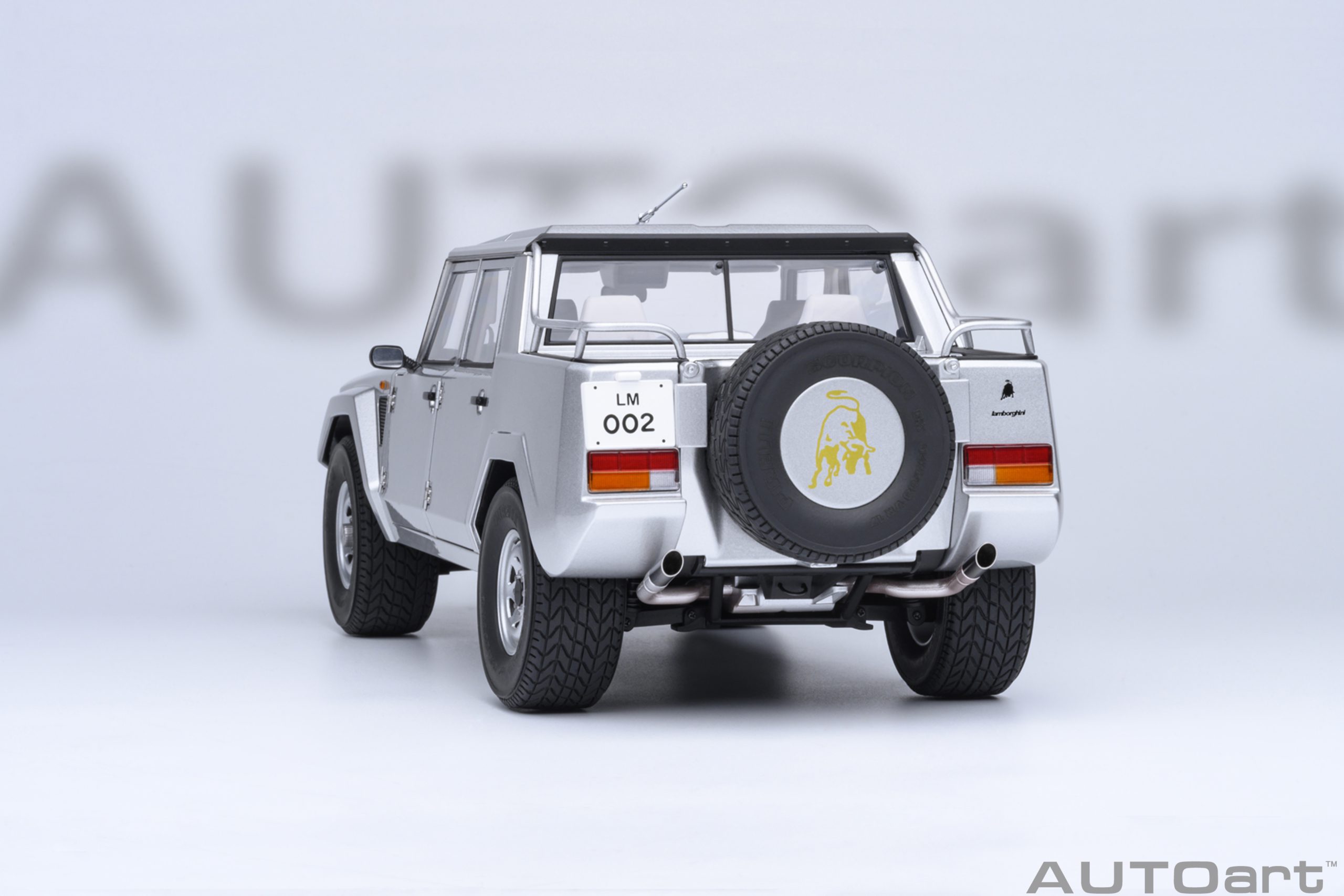 AUTOart Lamborghini LM002 1:18 - Silver - Image 20