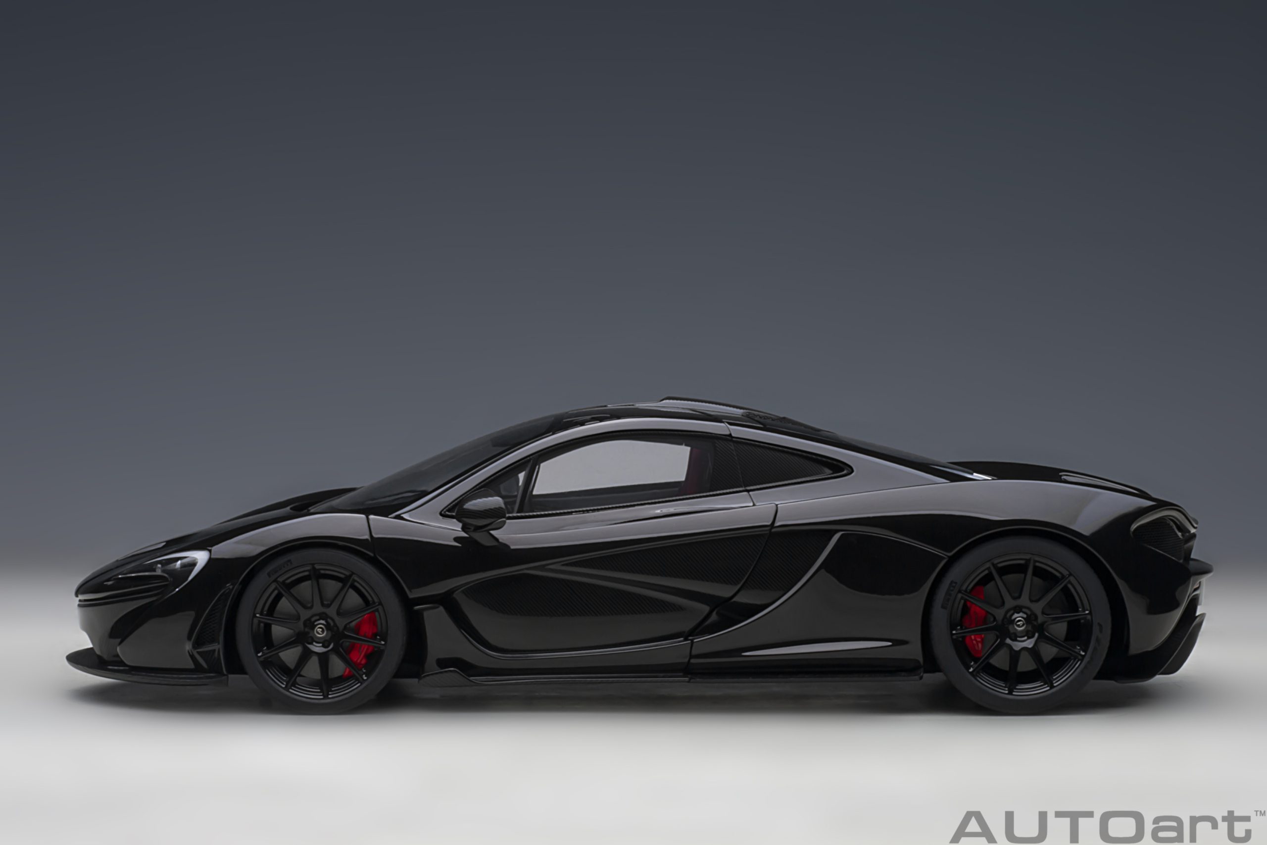 AUTOart McLaren P1 2013 1:18 - Fire Black - Imagen 3