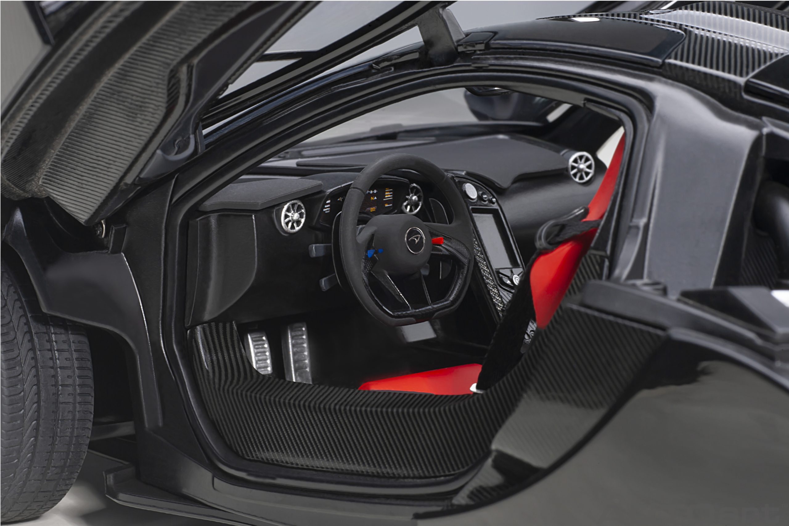 AUTOart McLaren P1 2013 1:18 - Fire Black - Imagen 9