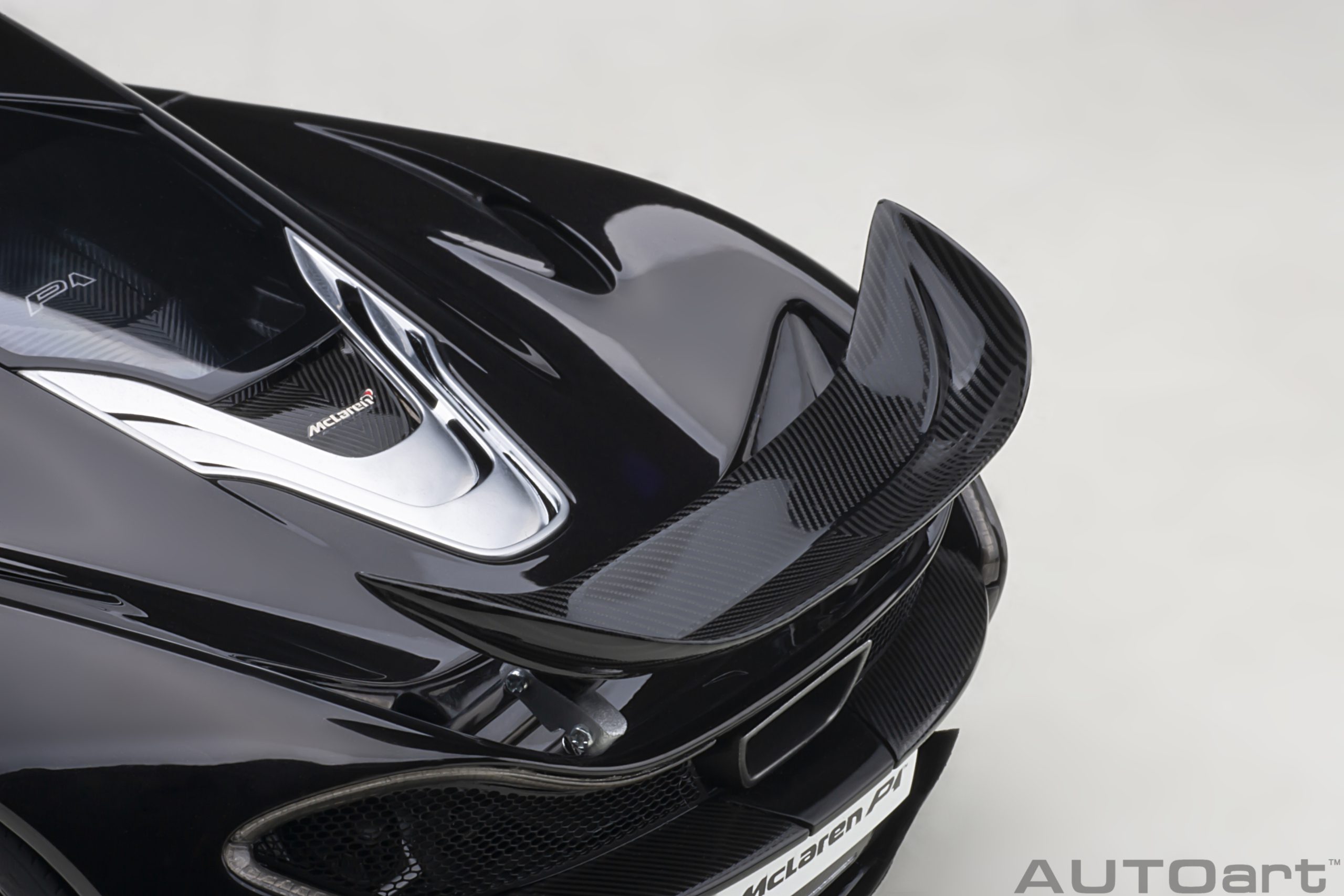 AUTOart McLaren P1 2013 1:18 - Fire Black - Imagen 13