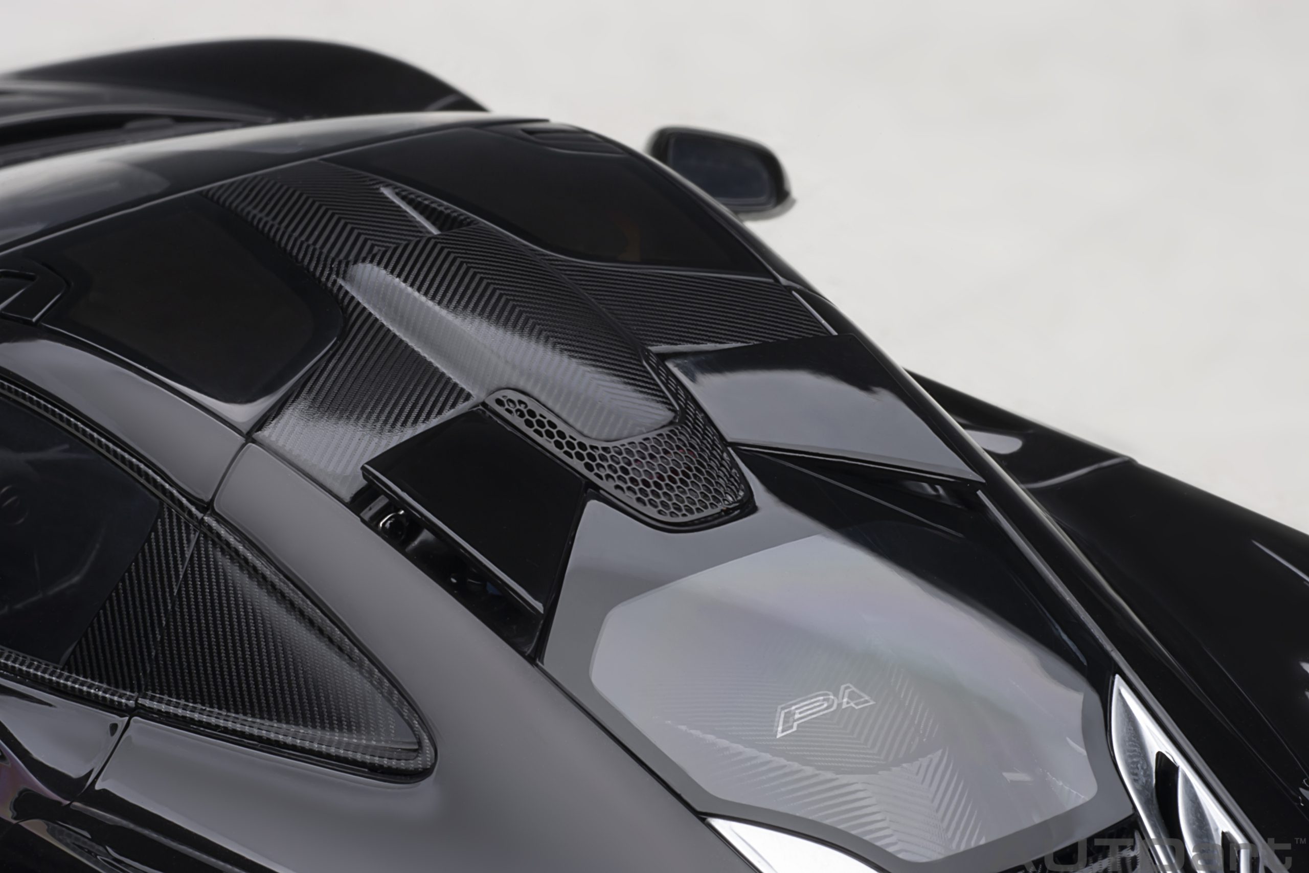 AUTOart McLaren P1 2013 1:18 - Fire Black - Imagen 15