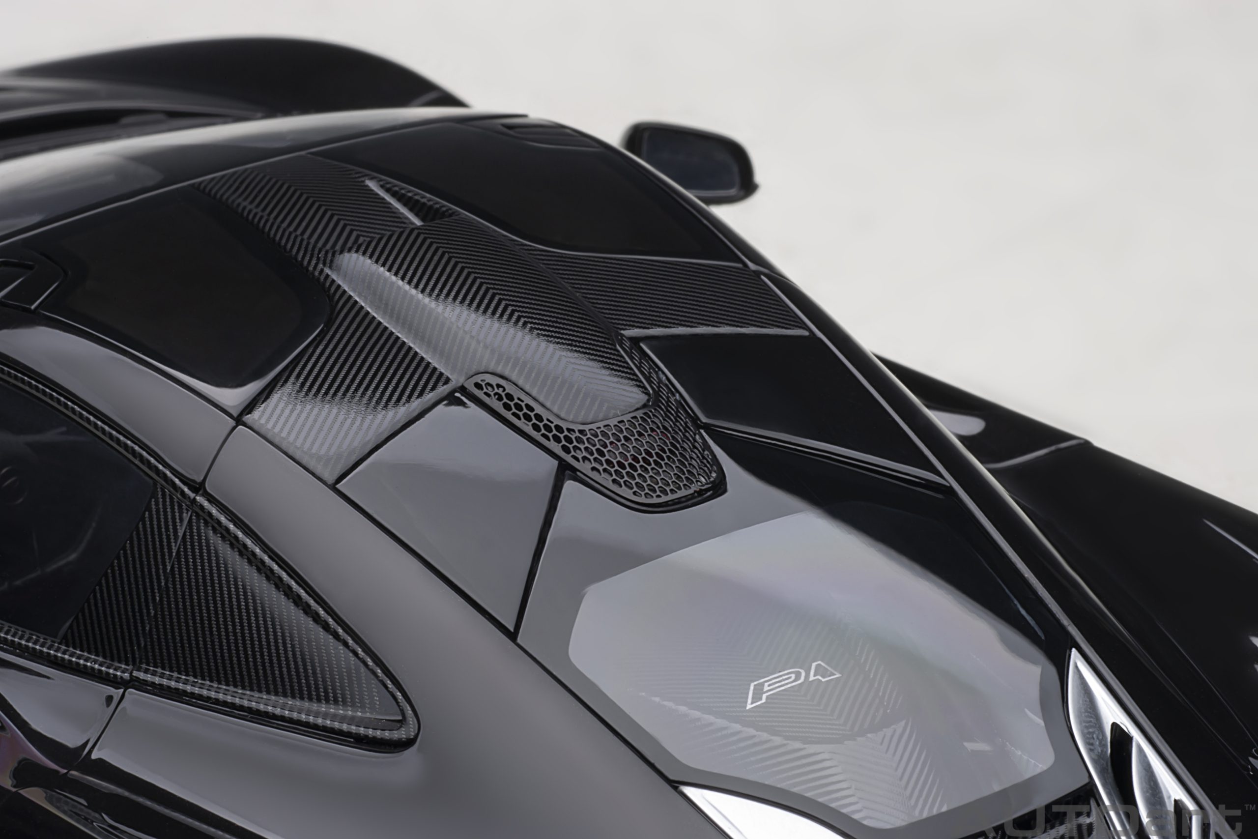 AUTOart McLaren P1 2013 1:18 - Fire Black - Imagen 16