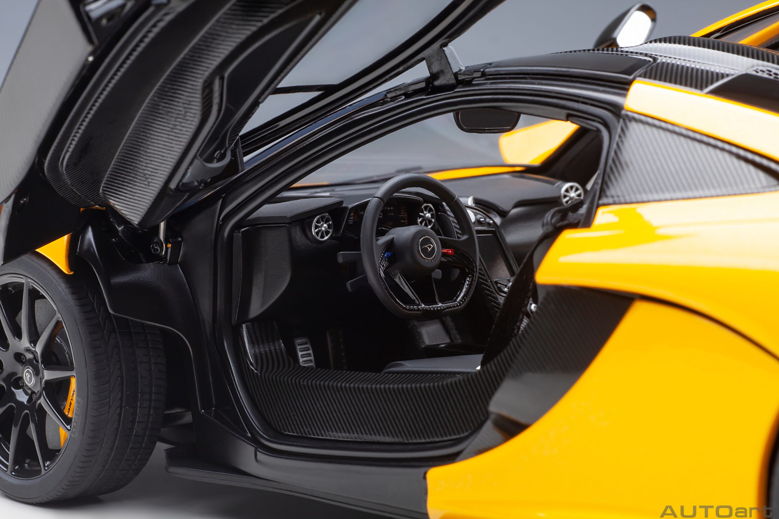 AUTOart McLaren P1 2013 1:18 - Volcano Yellow - Immagine 9