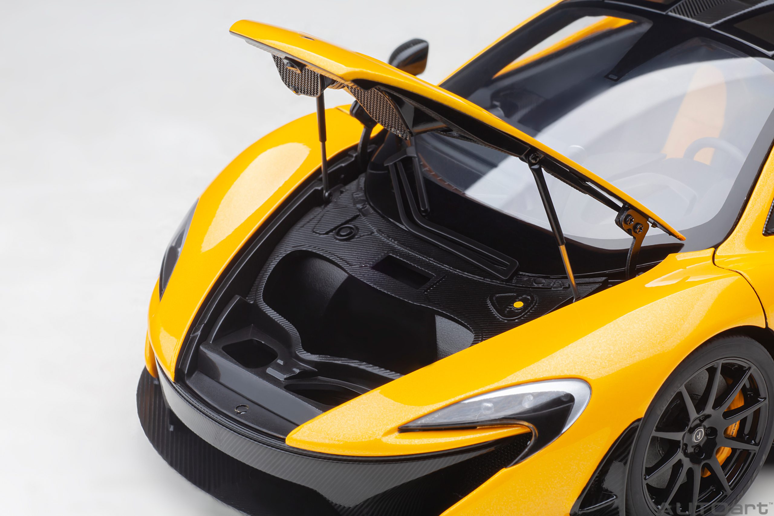 AUTOart McLaren P1 2013 1:18 - Volcano Yellow - Immagine 11