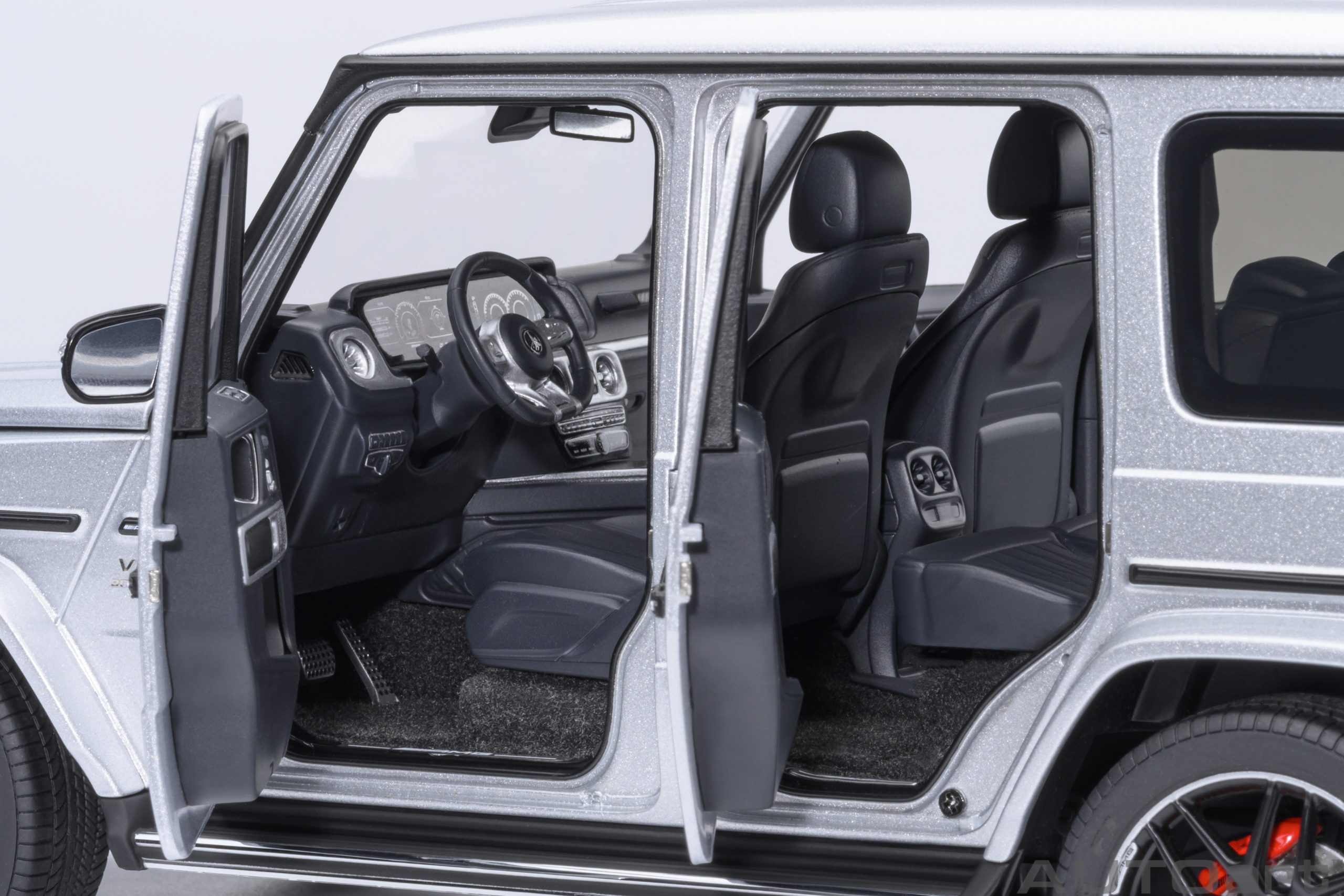 AUTOart Mercedes-AMG G63 2019 1:18 - Iridium Silver Metallic - Image 9