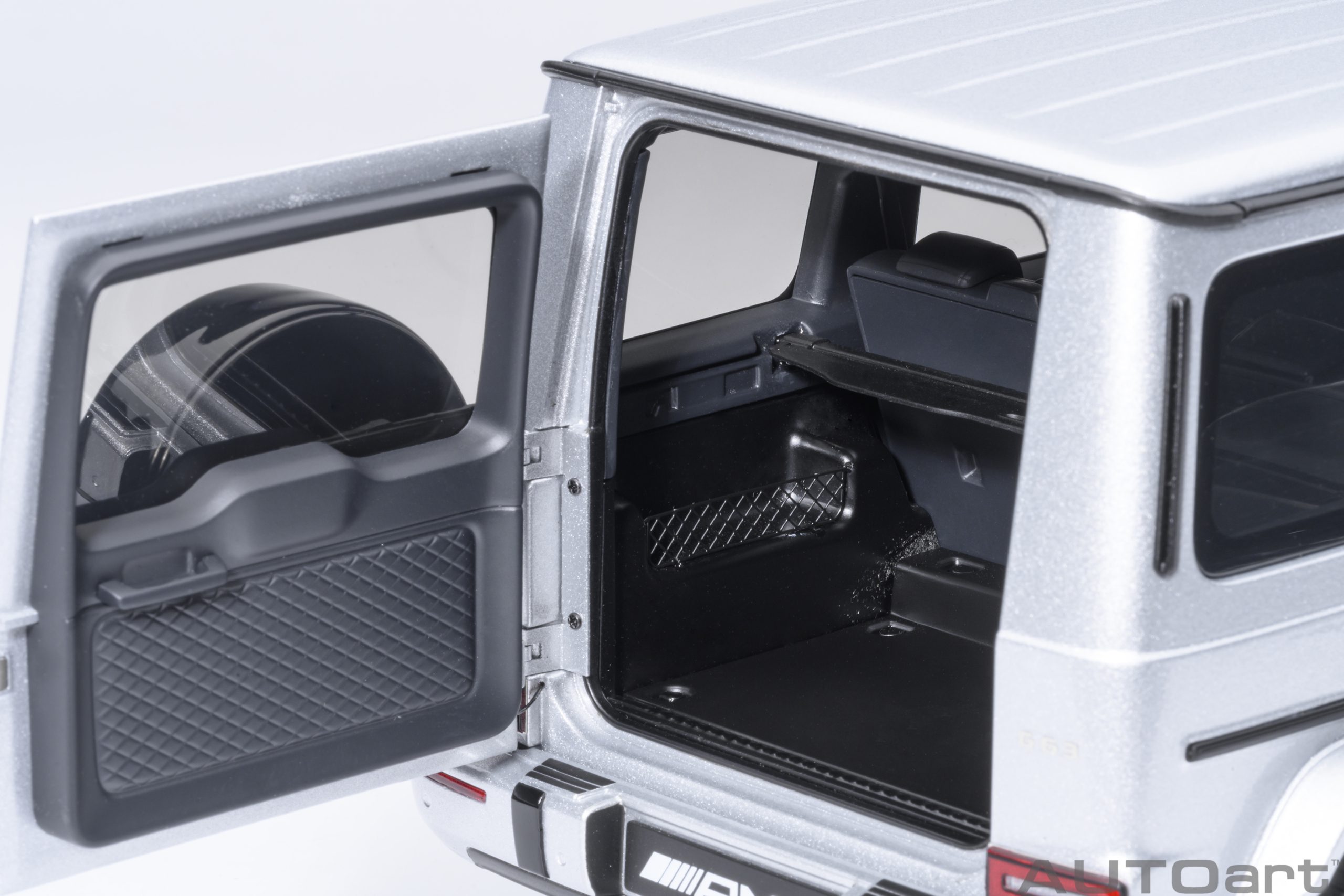 AUTOart Mercedes-AMG G63 2019 1:18 - Iridium Silver Metallic - Image 13