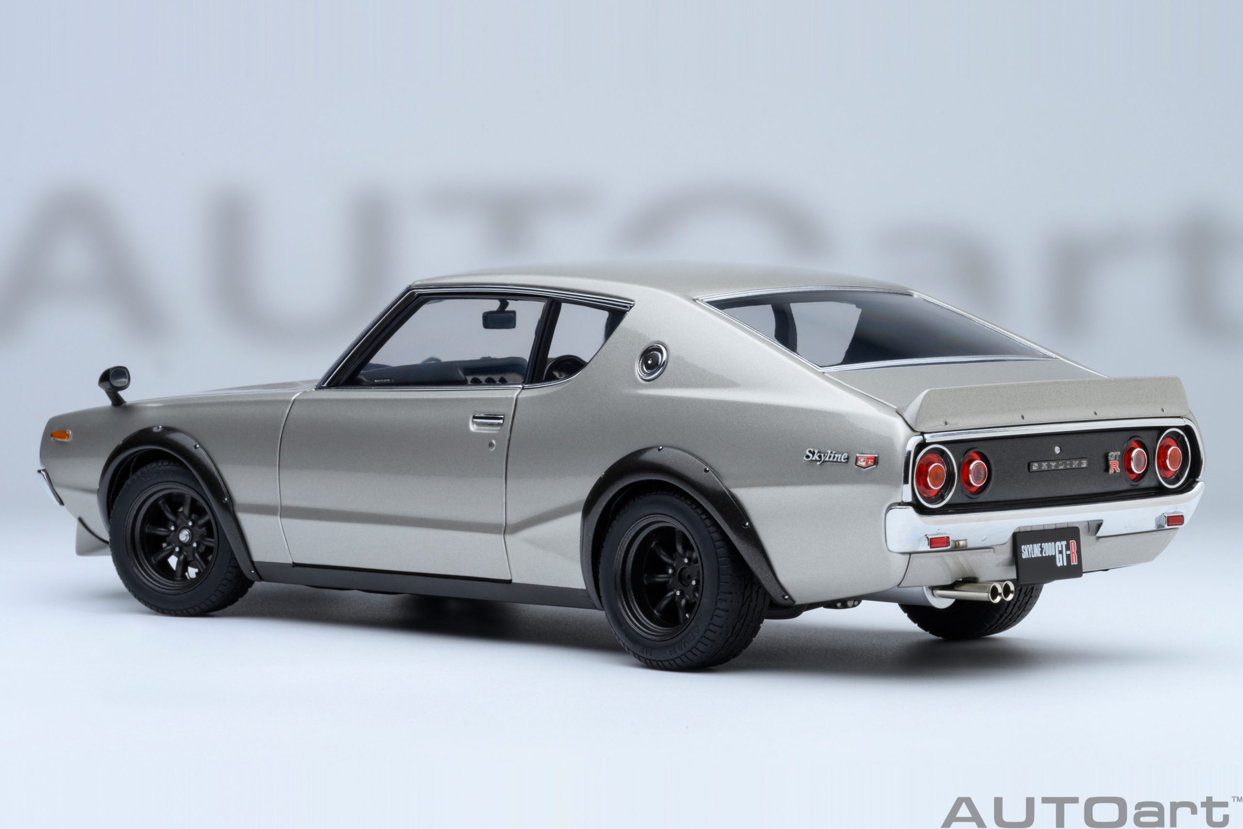 AUTOart Nissan Skyline 2000 GT-R 1973 (KPGC110) Tuned Version 1:18 - Silver - Imagen 2