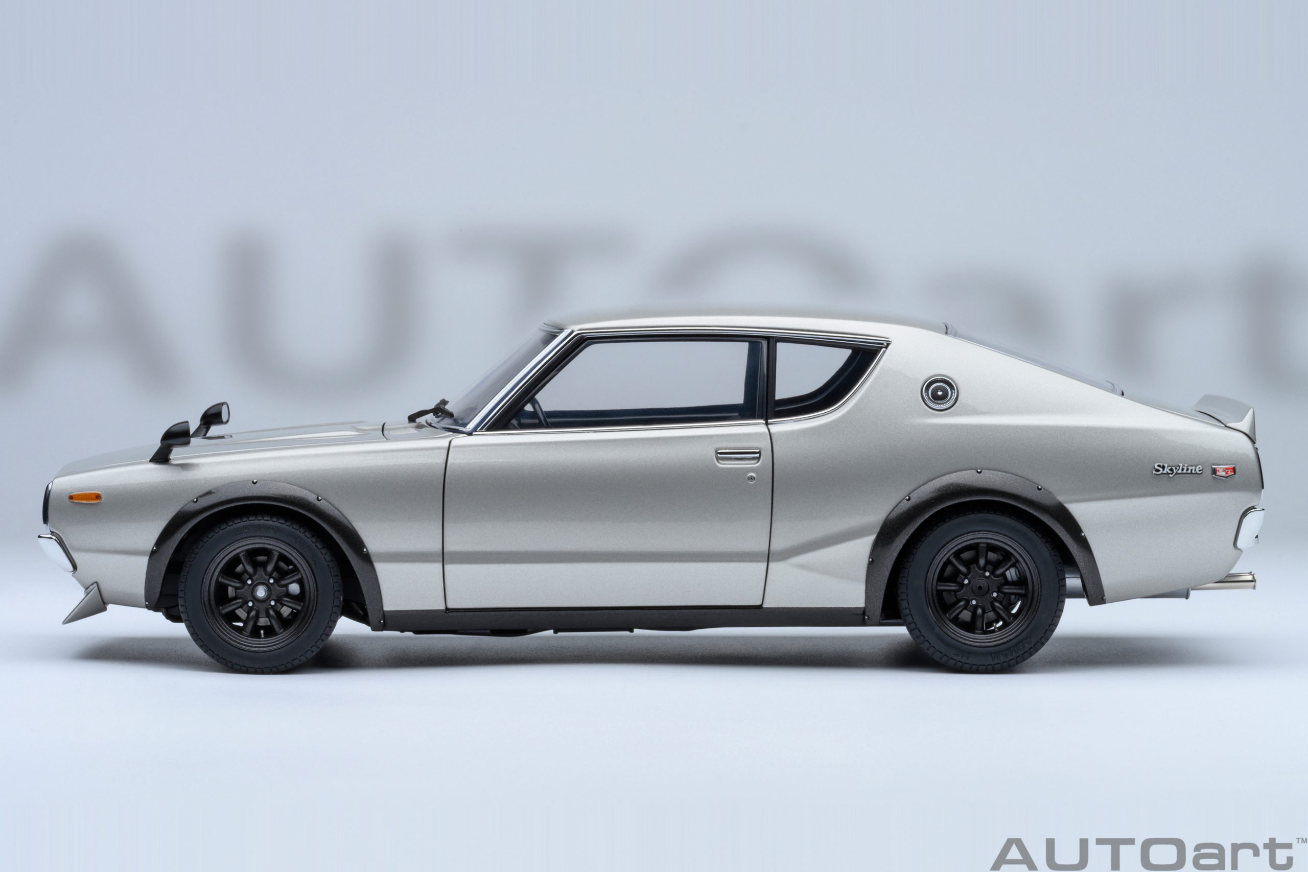 AUTOart Nissan Skyline 2000 GT-R 1973 (KPGC110) Tuned Version 1:18 - Silver - Imagen 3