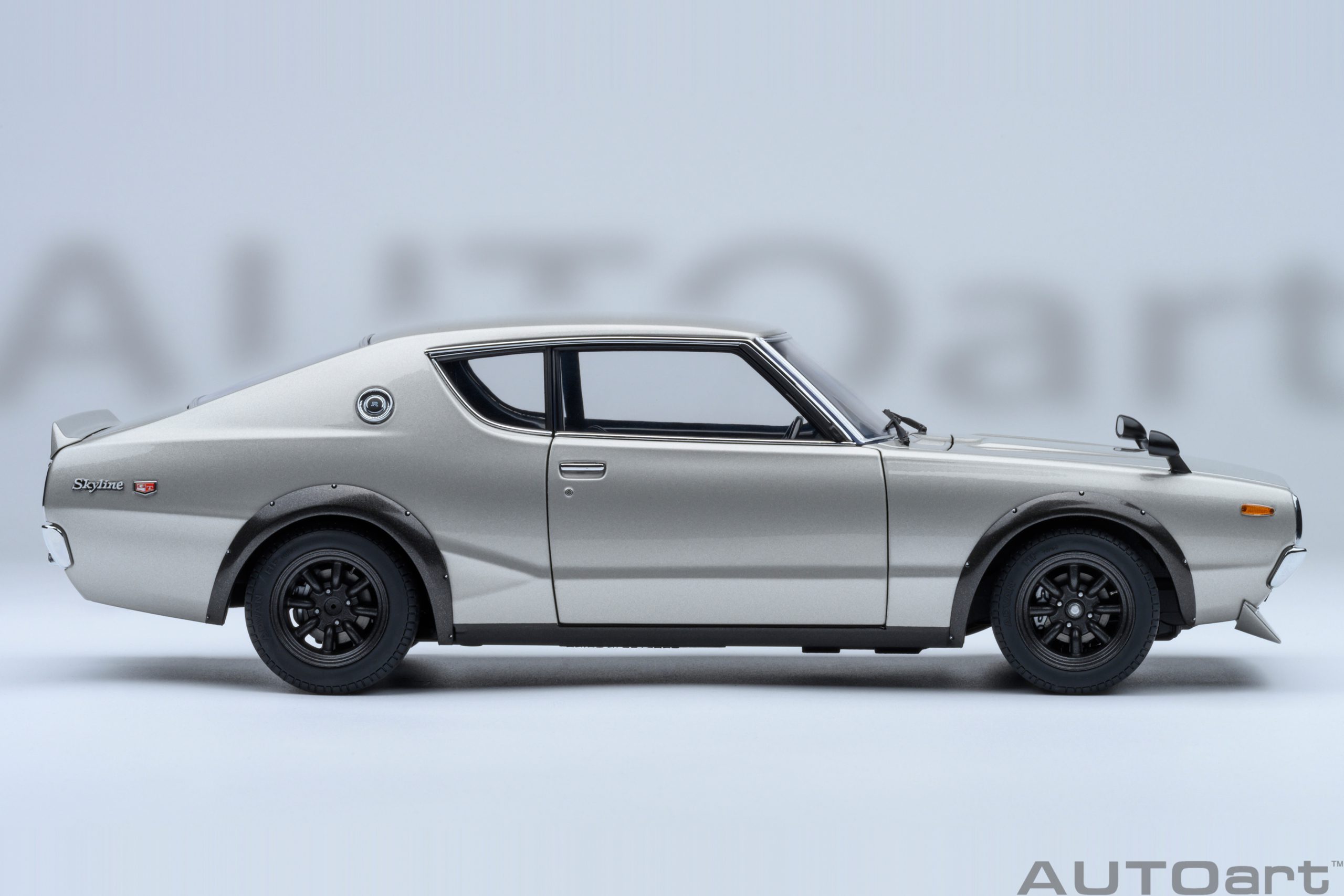 AUTOart Nissan Skyline 2000 GT-R 1973 (KPGC110) Tuned Version 1:18 - Silver - Imagen 4