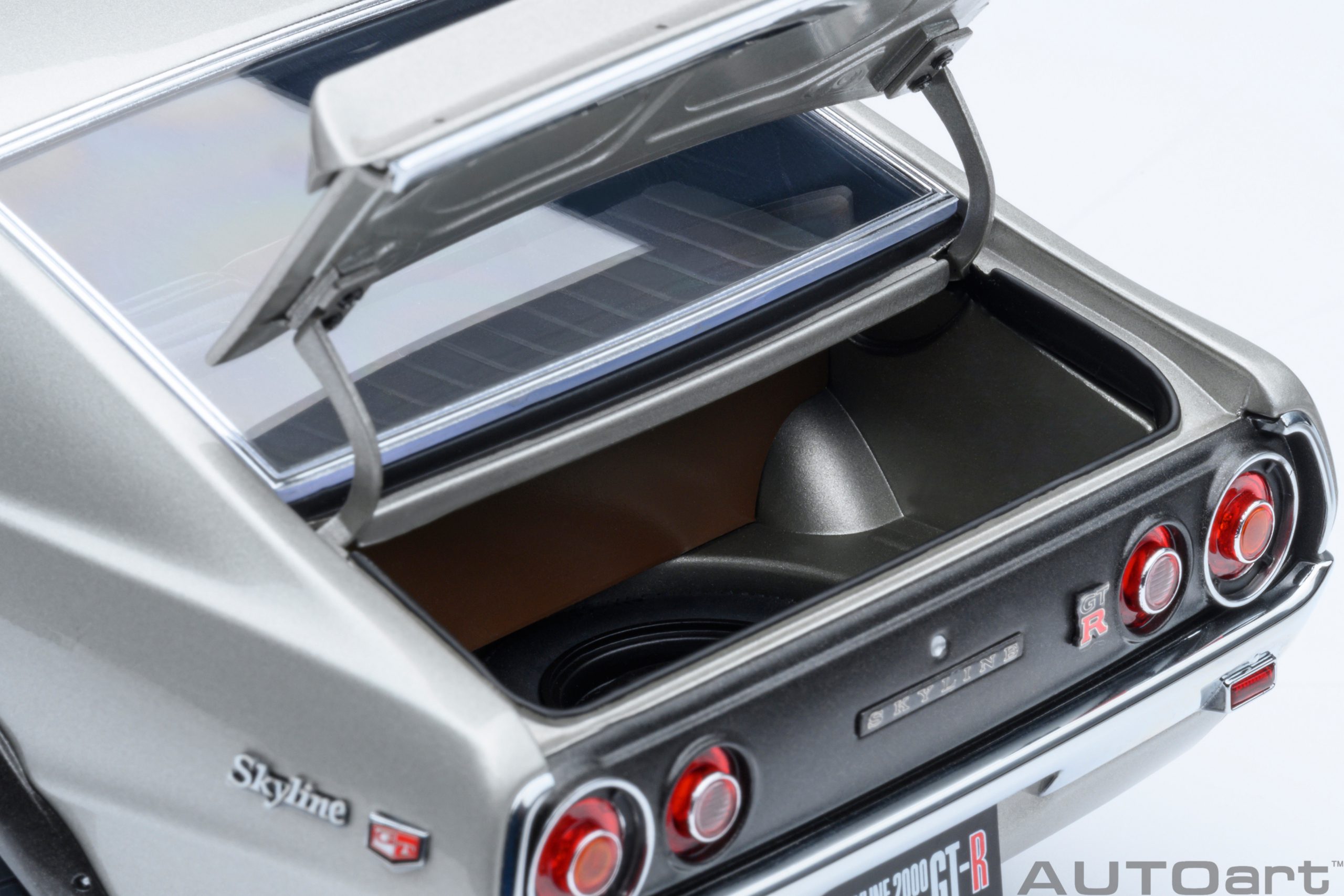 AUTOart Nissan Skyline 2000 GT-R 1973 (KPGC110) Tuned Version 1:18 - Silver - Imagen 13