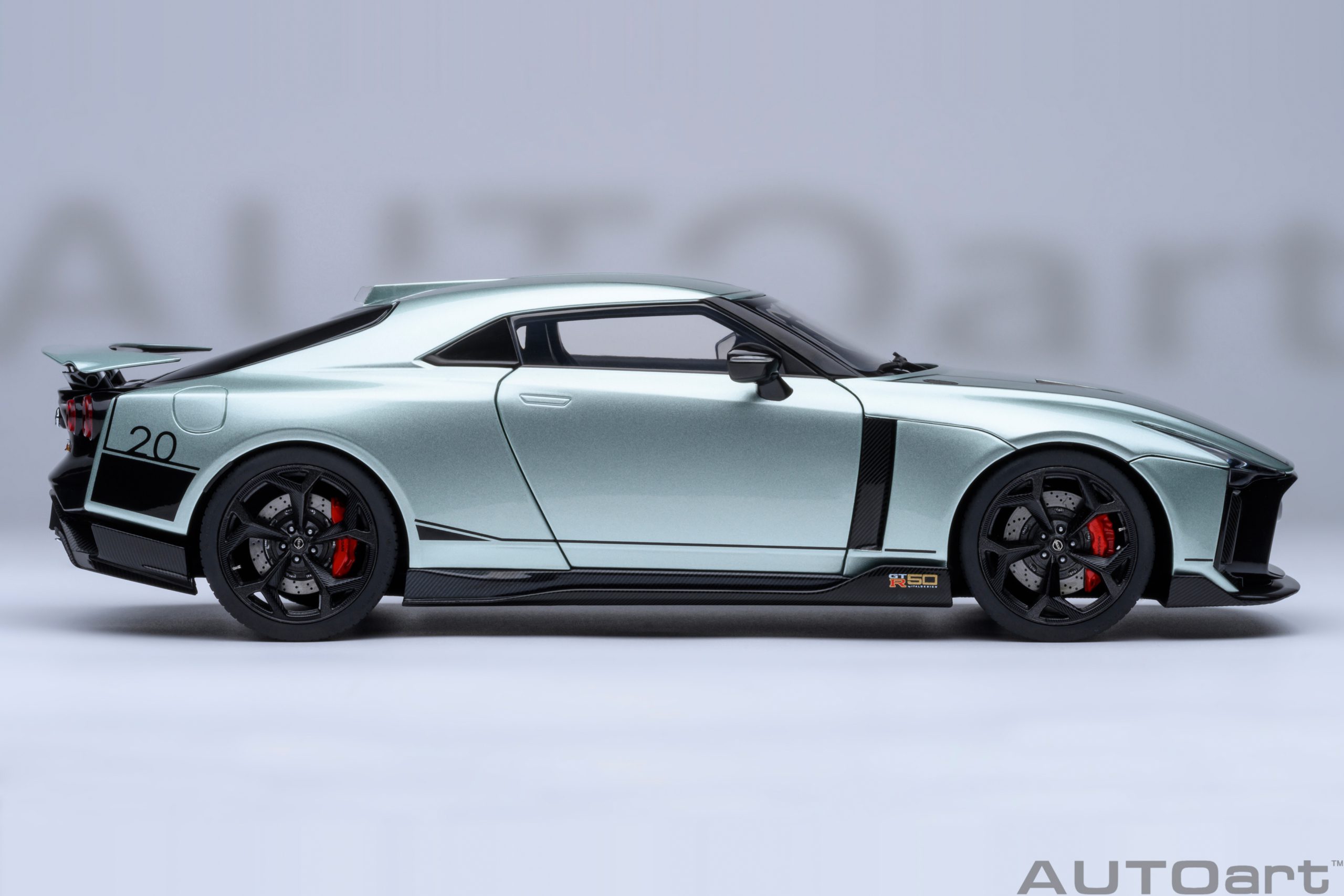 AUTOart Nissan GT-R50 by Italdesign 2020 1:18 - Metallic Green/Black - Imagen 4