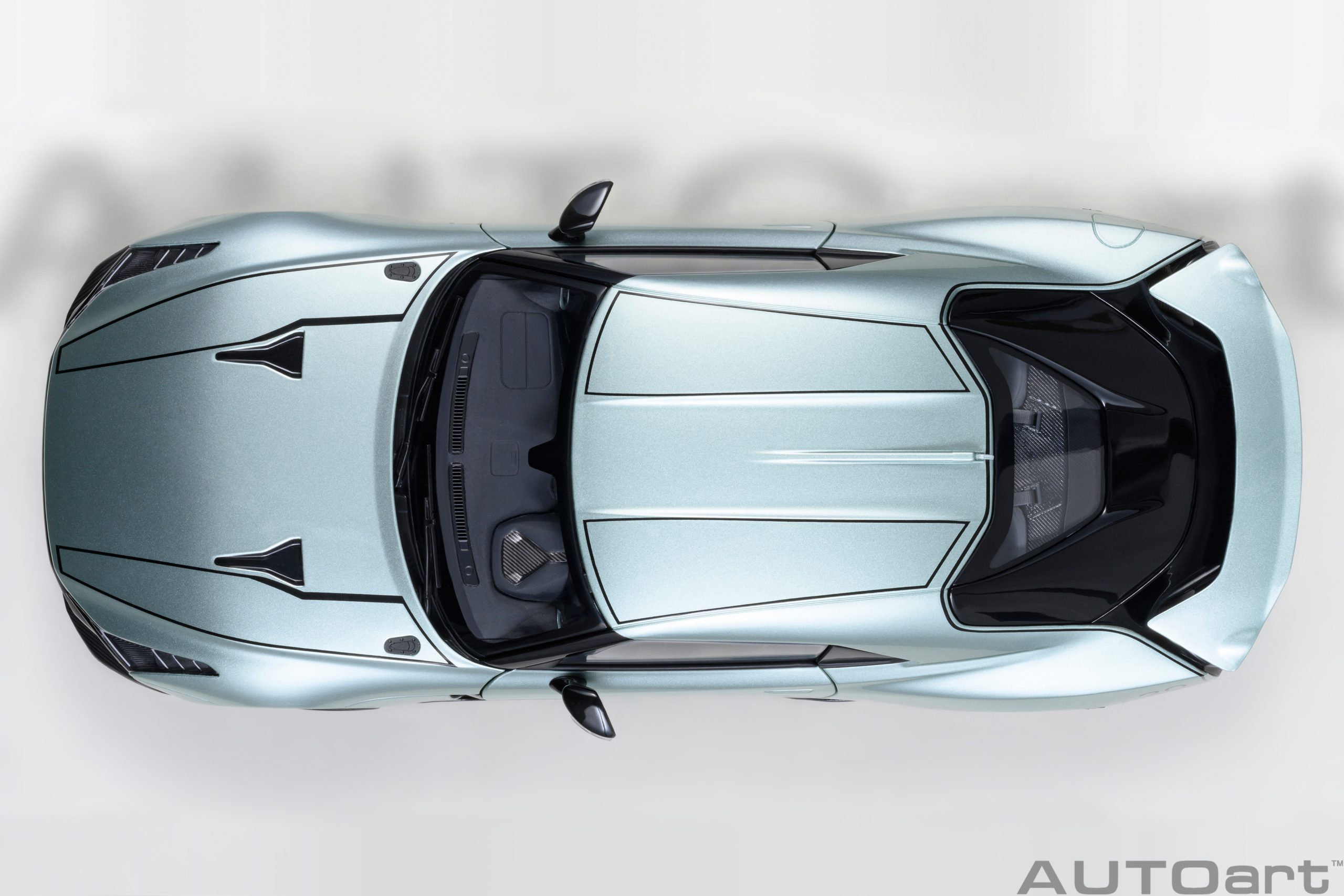 AUTOart Nissan GT-R50 by Italdesign 2020 1:18 - Metallic Green/Black - Imagen 7