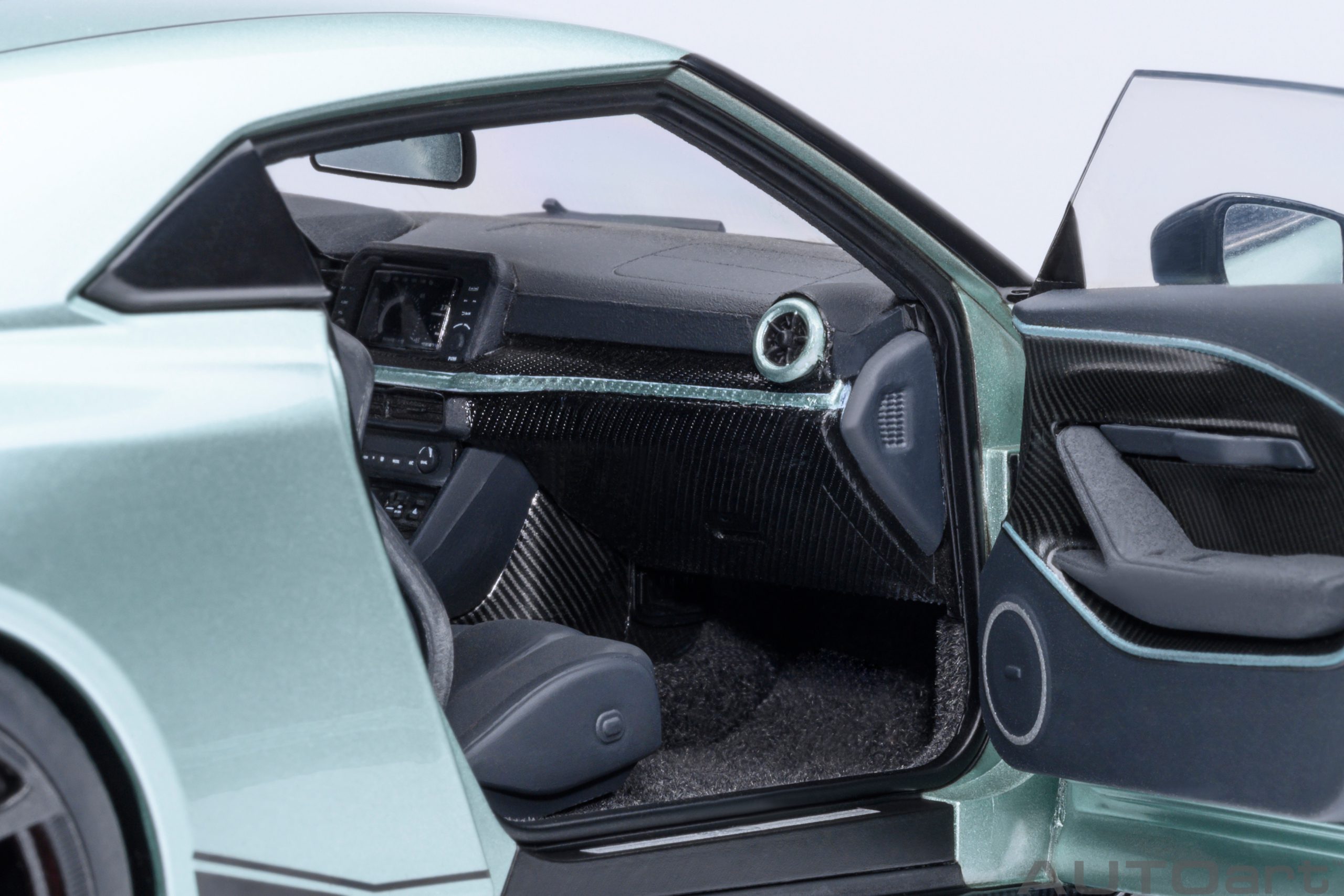 AUTOart Nissan GT-R50 by Italdesign 2020 1:18 - Metallic Green/Black - Imagen 10