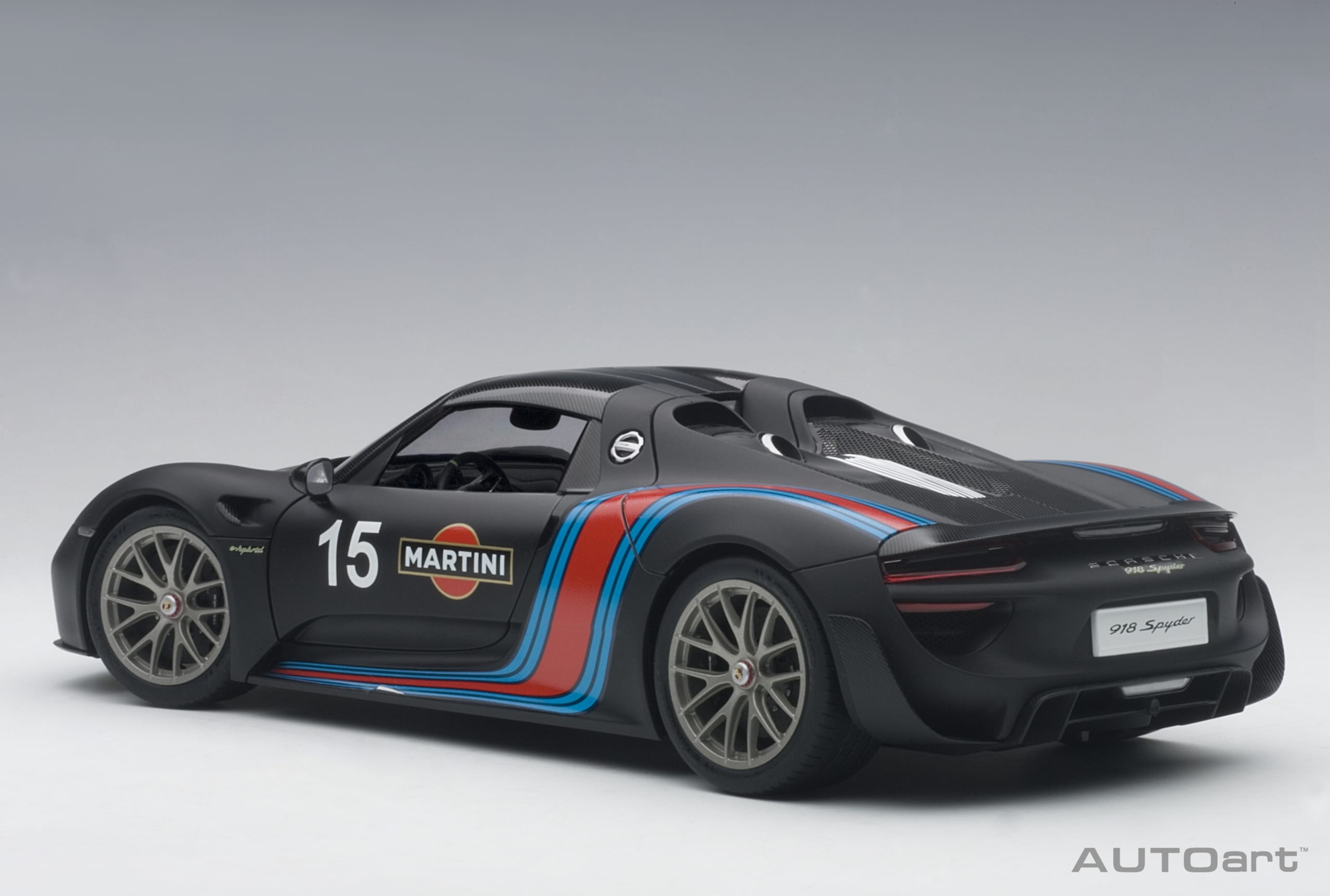 AUTOart Porsche 918 Spyder 2013 Weissach Package 1:18 - Image 2