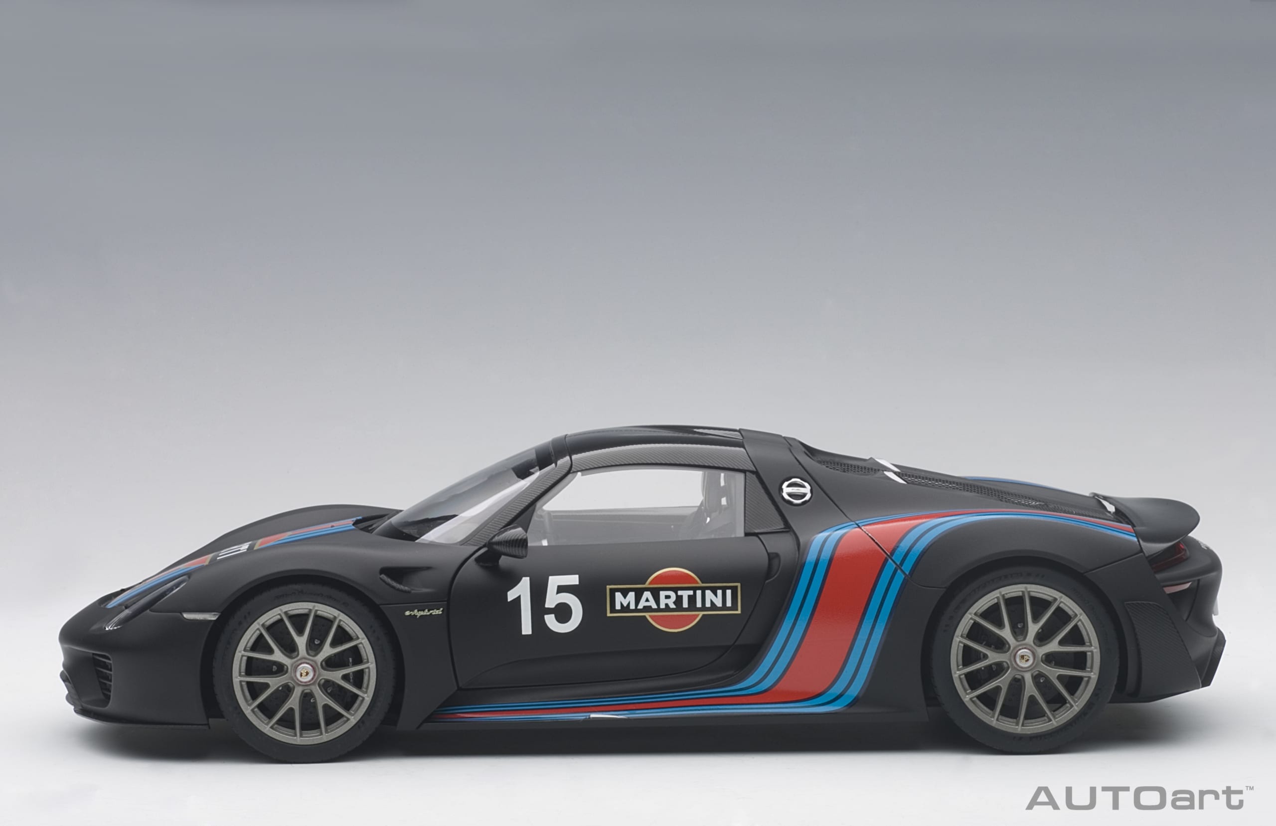 AUTOart Porsche 918 Spyder 2013 Weissach Package 1:18 - Image 3