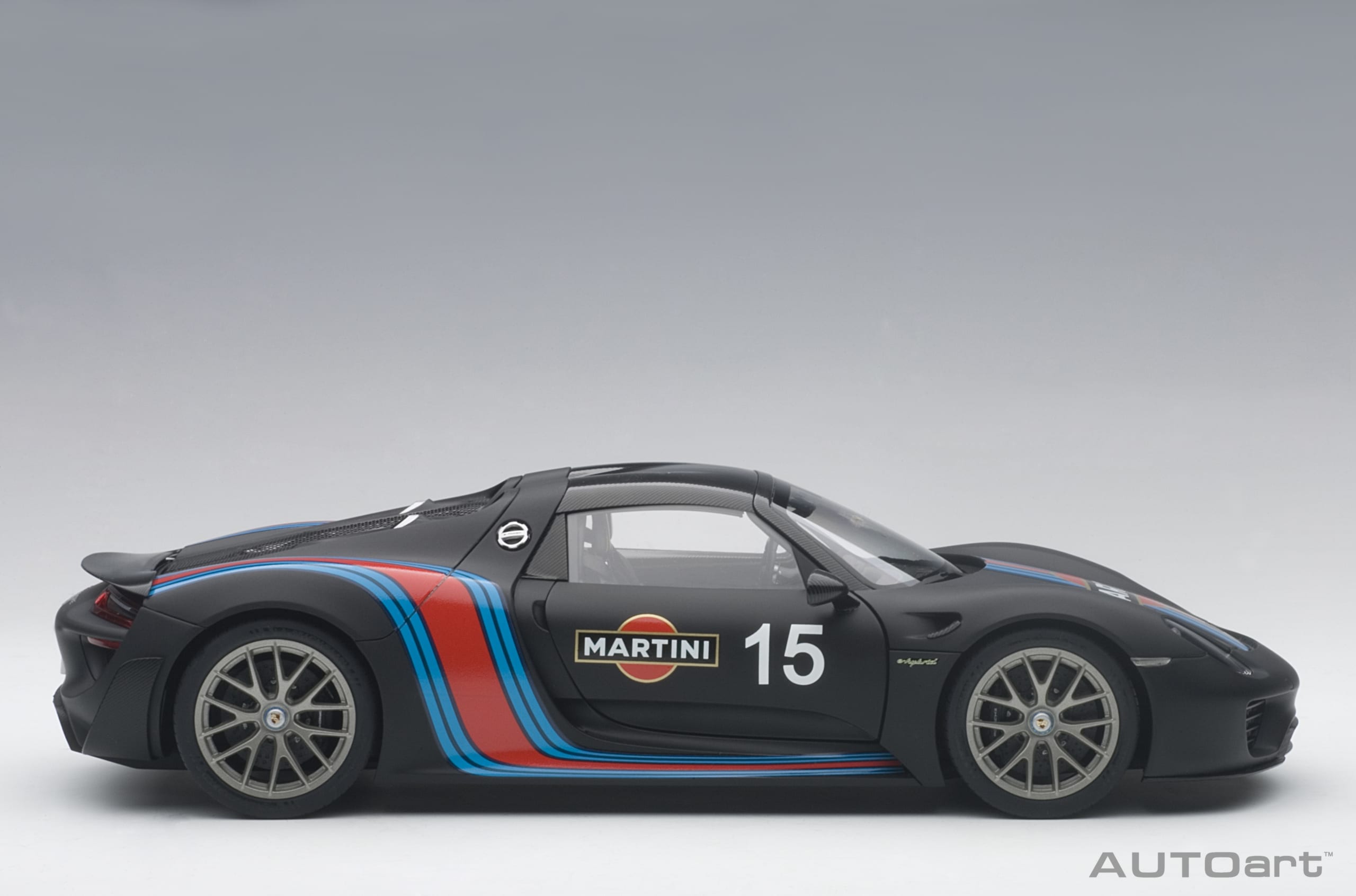 AUTOart Porsche 918 Spyder 2013 Weissach Package 1:18 - Image 4