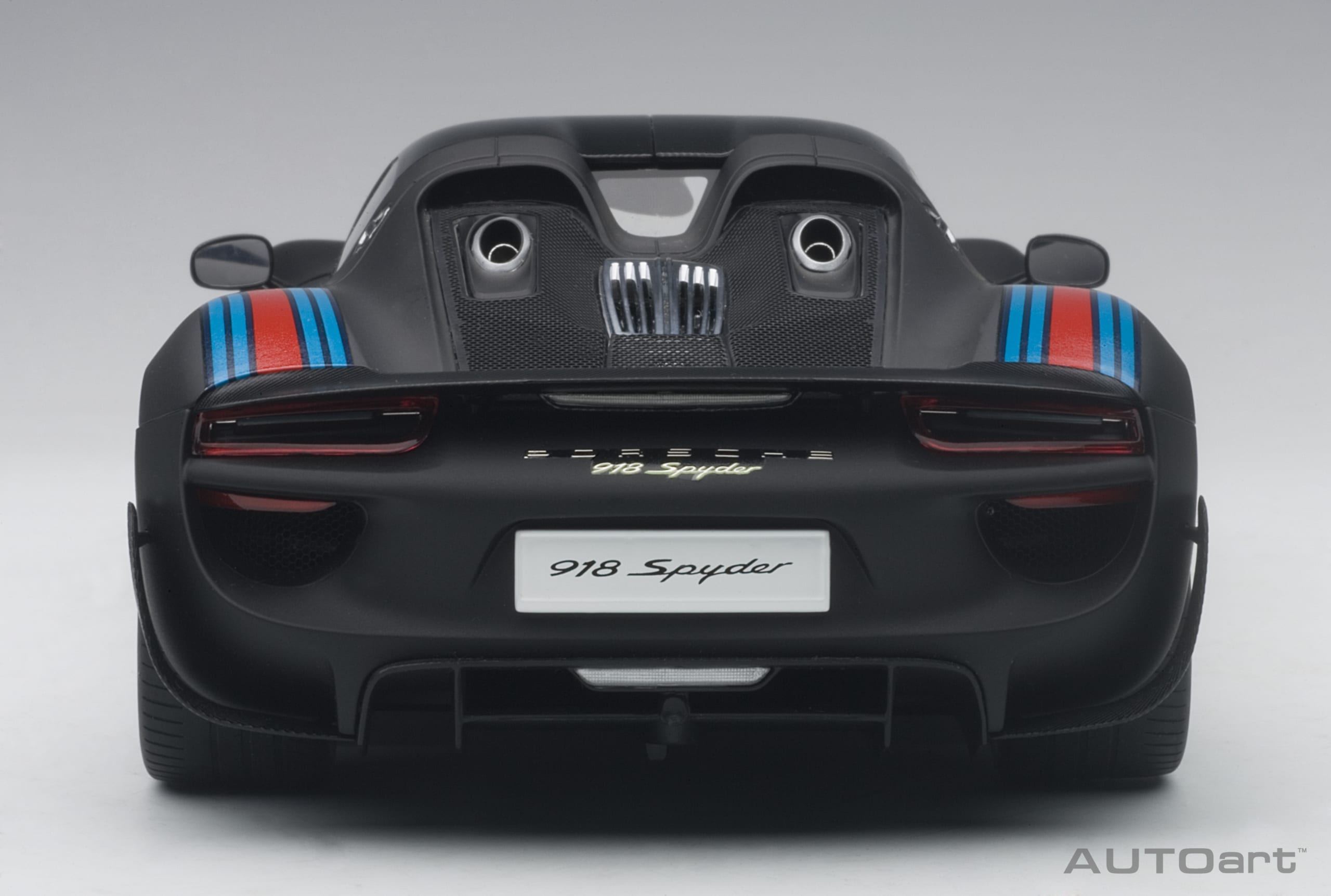 AUTOart Porsche 918 Spyder 2013 Weissach Package 1:18 - Image 6