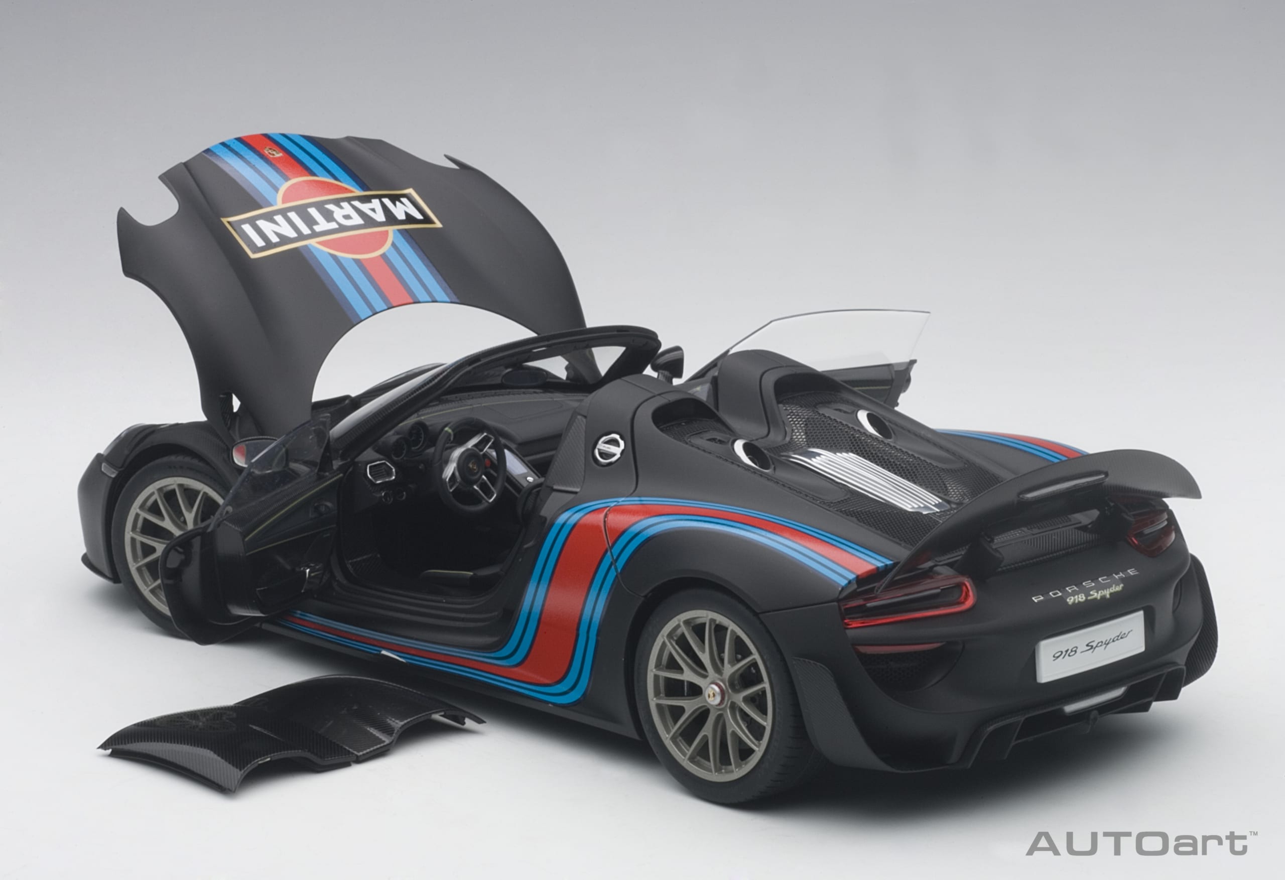 AUTOart Porsche 918 Spyder 2013 Weissach Package 1:18 - Image 13