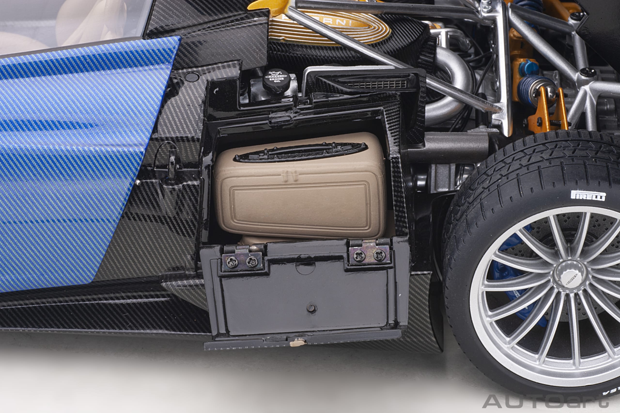 AUTOart Pagani Huayra Roadster 2017 1:18 - Blue Tricolore Carbon Fiber - Image 19