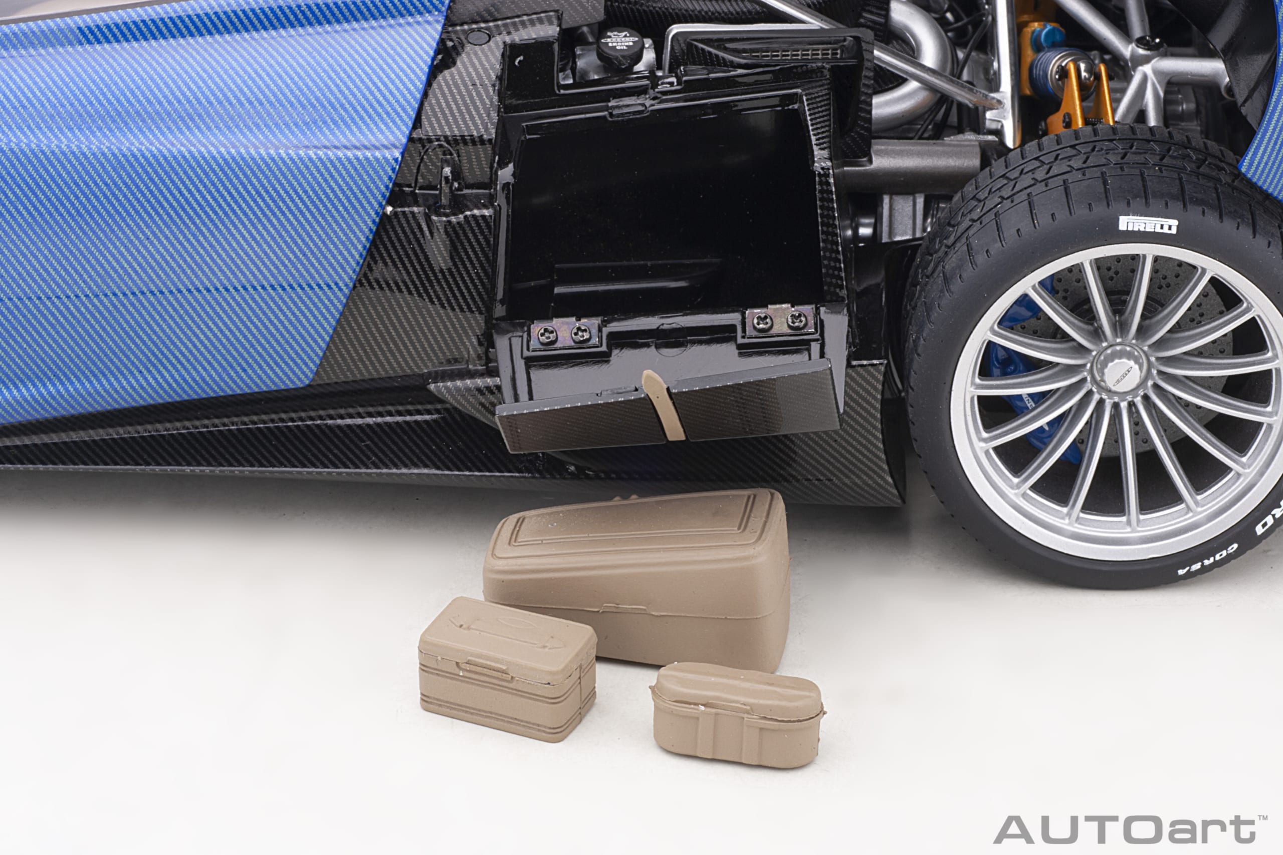 AUTOart Pagani Huayra Roadster 2017 1:18 - Blue Tricolore Carbon Fiber - Image 20