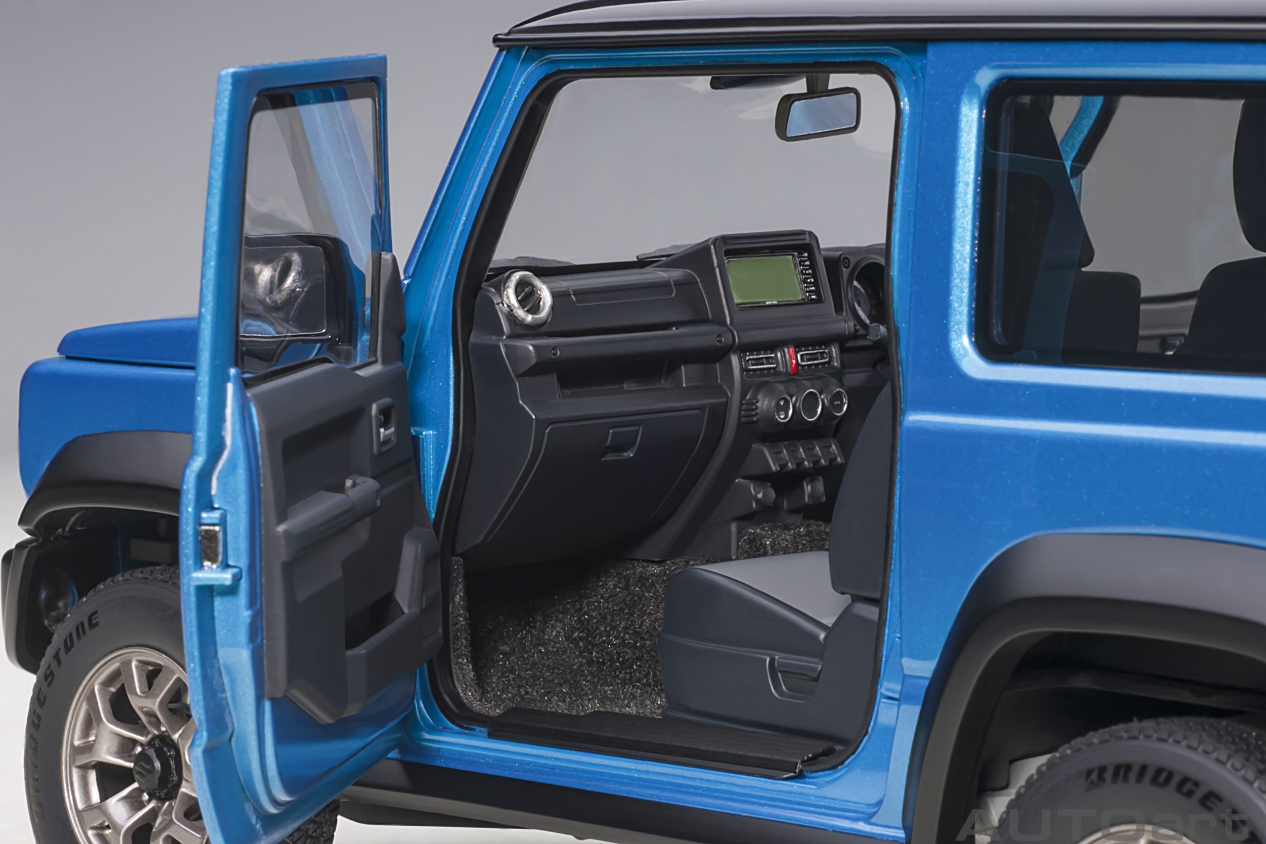 AUTOart Suzuki Jimny (JB74) Sierra 1:18 - Brisk Blue - Image 9