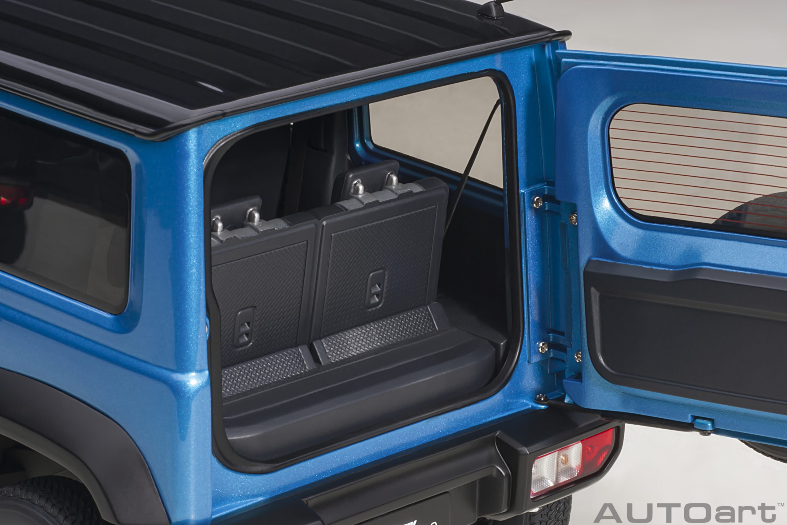 AUTOart Suzuki Jimny (JB74) Sierra 1:18 - Brisk Blue - Image 12