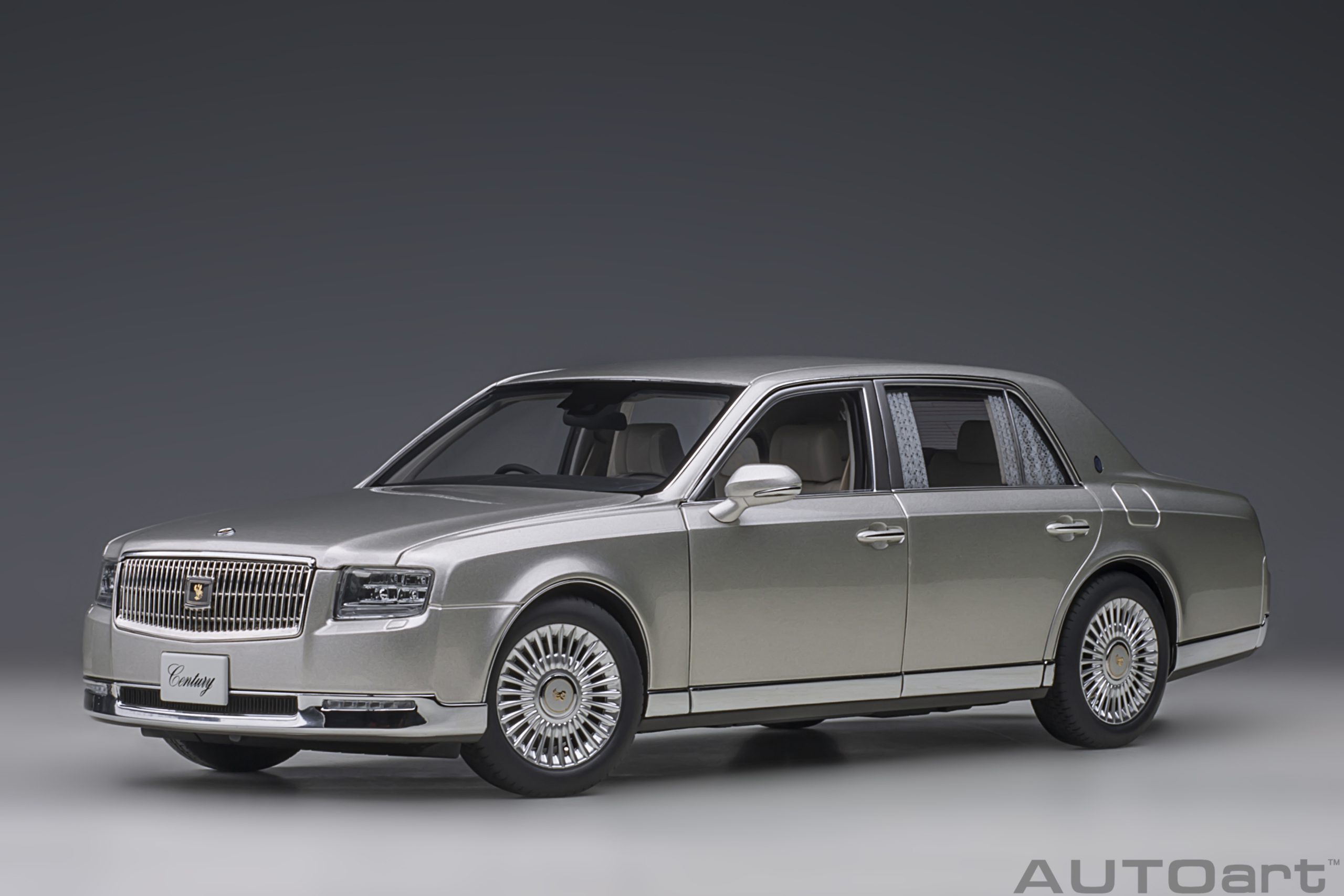 AUTOart Toyota Century Édition Spéciale avec Rideau 2019 1:18 - Argent