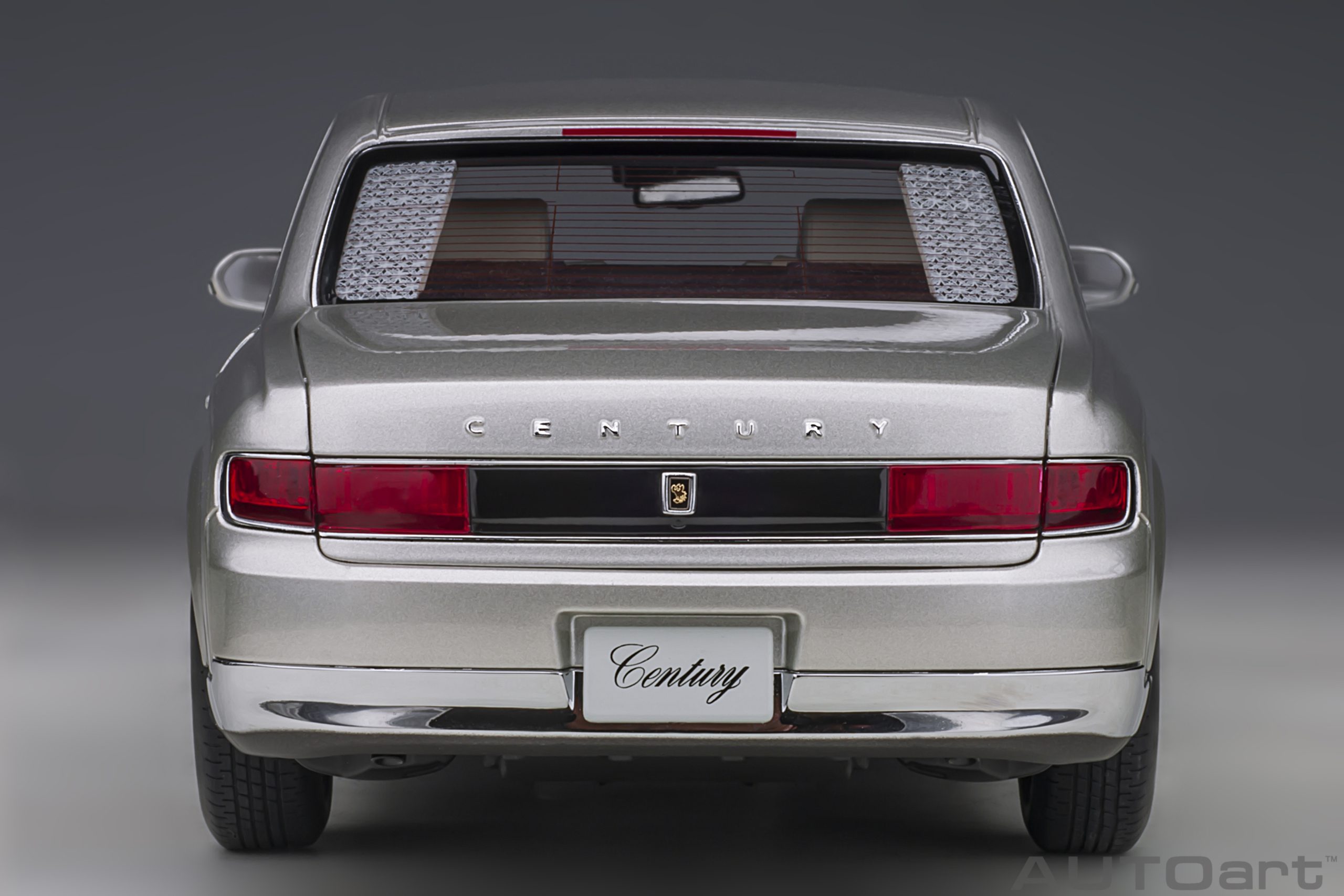 AUTOart Toyota Century Special Edition with Curtain 2019 1:18 - Silver - Image 6
