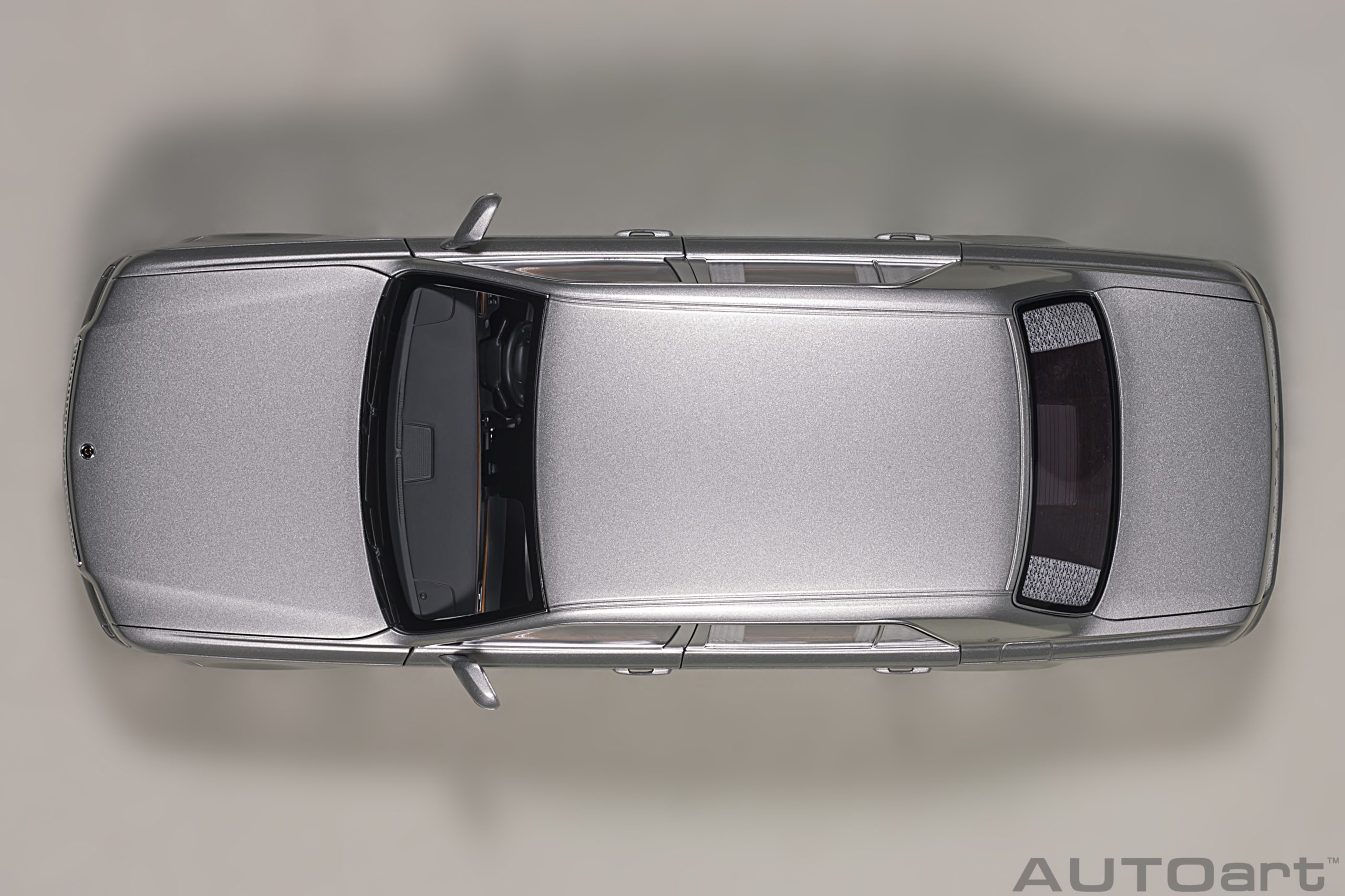 AUTOart Toyota Century Special Edition with Curtain 2019 1:18 - Silver - Image 7