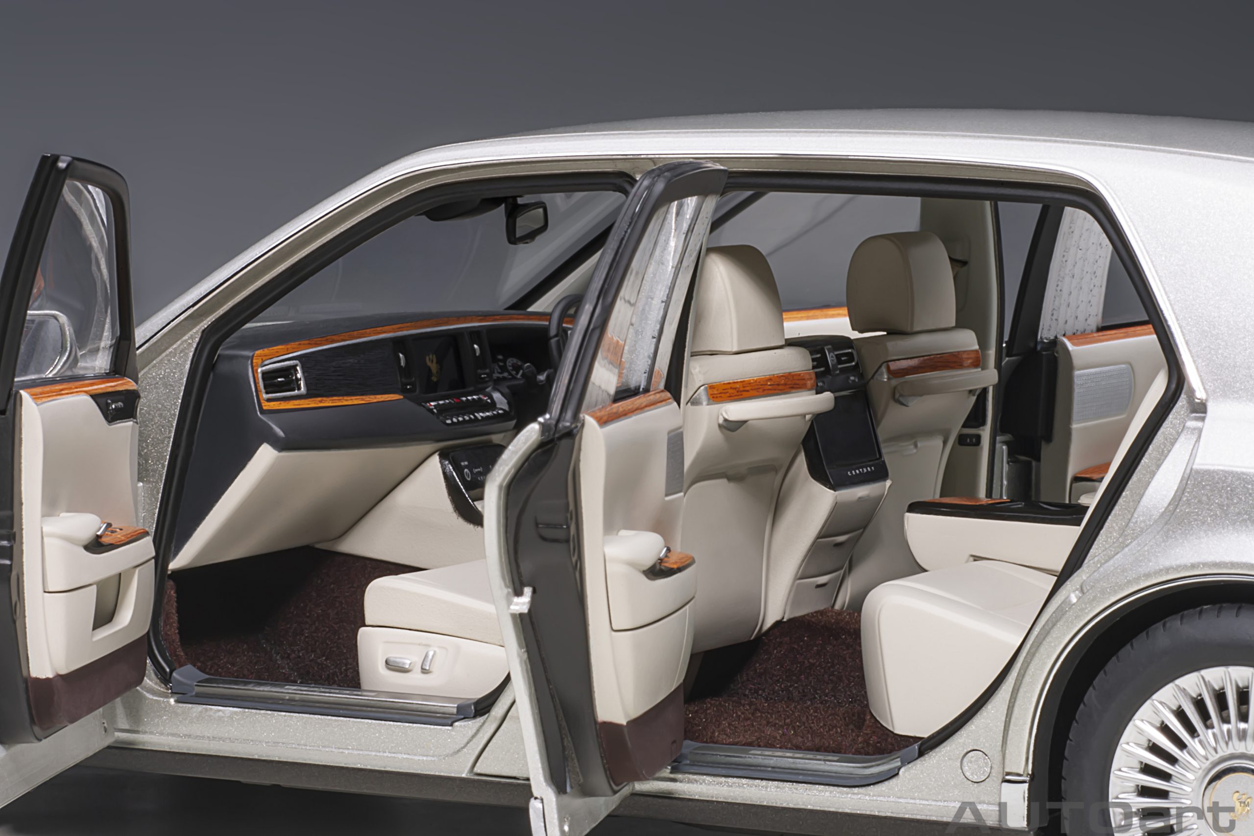 AUTOart Toyota Century Special Edition with Curtain 2019 1:18 - Silver - Image 9