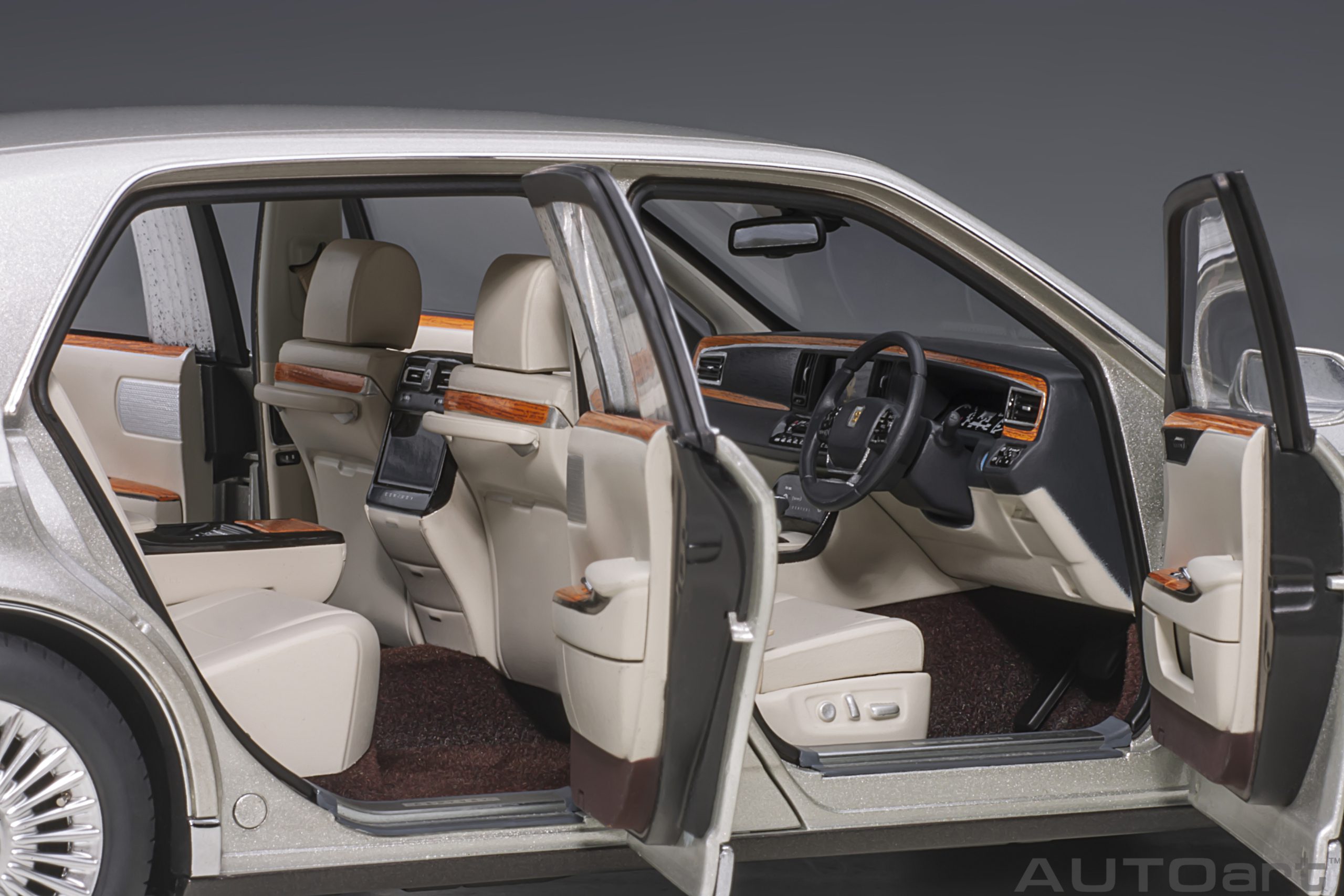 AUTOart Toyota Century Special Edition with Curtain 2019 1:18 - Silver - Image 10