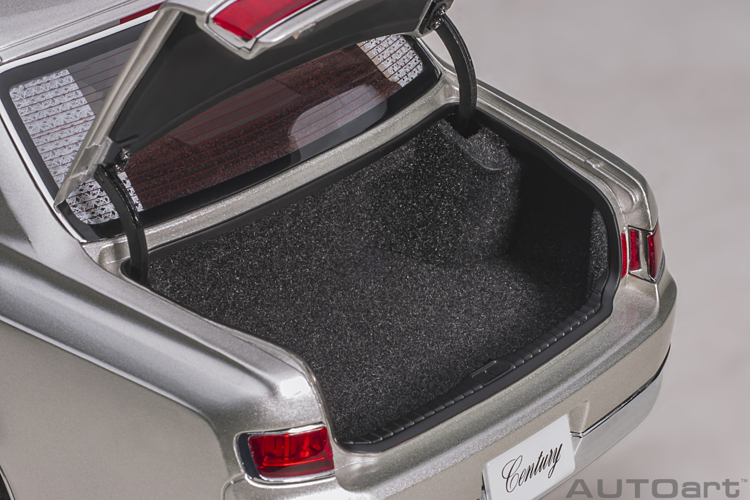 AUTOart Toyota Century Special Edition with Curtain 2019 1:18 - Silver - Image 12