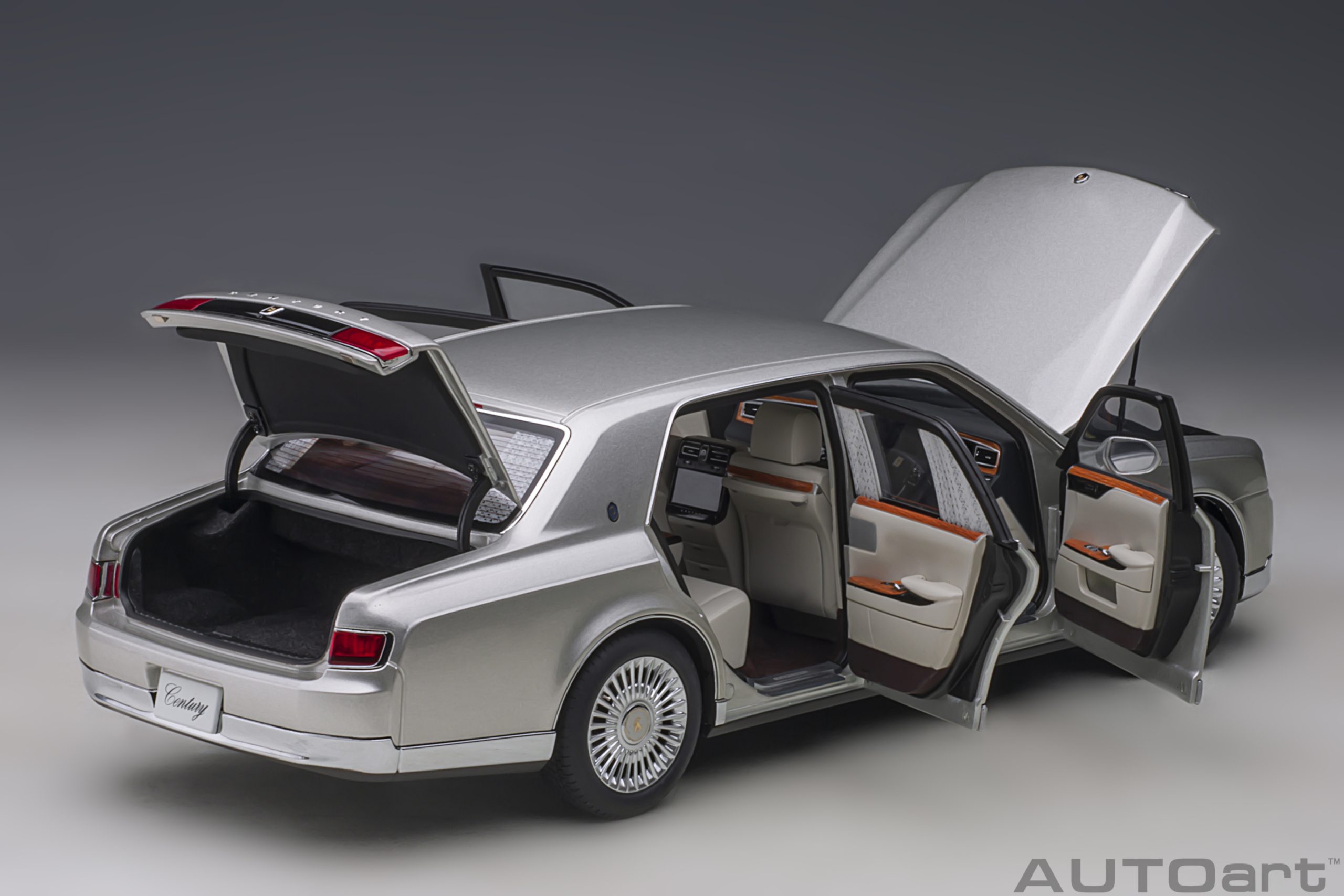 AUTOart Toyota Century Special Edition with Curtain 2019 1:18 - Silver - Image 13
