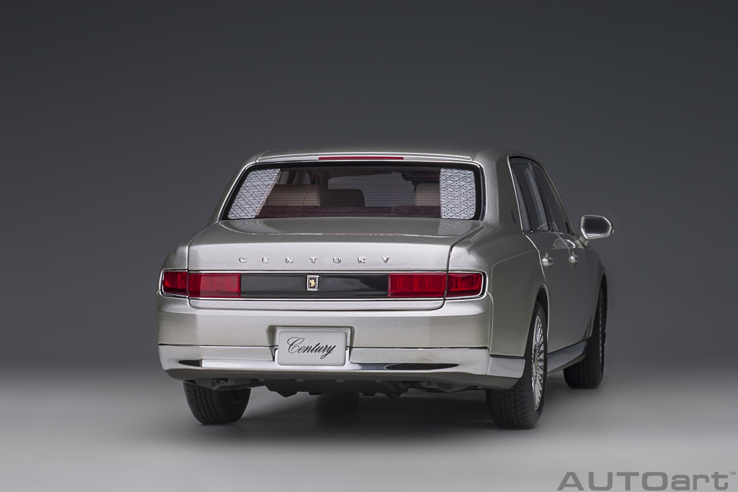AUTOart Toyota Century Special Edition with Curtain 2019 1:18 - Silver - Image 17