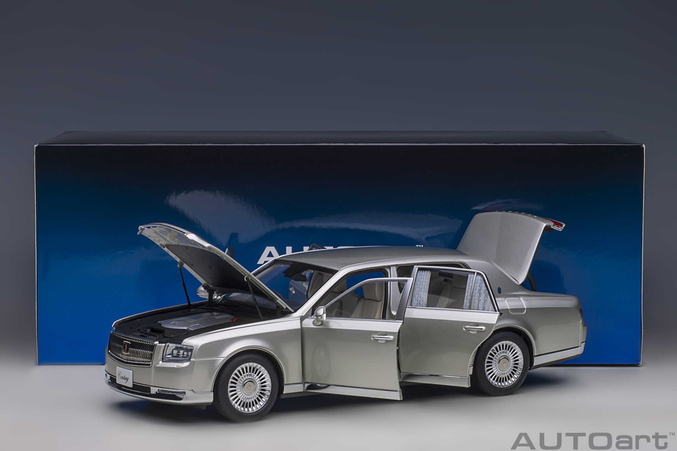 AUTOart Toyota Century Special Edition with Curtain 2019 1:18 - Silver - Image 18
