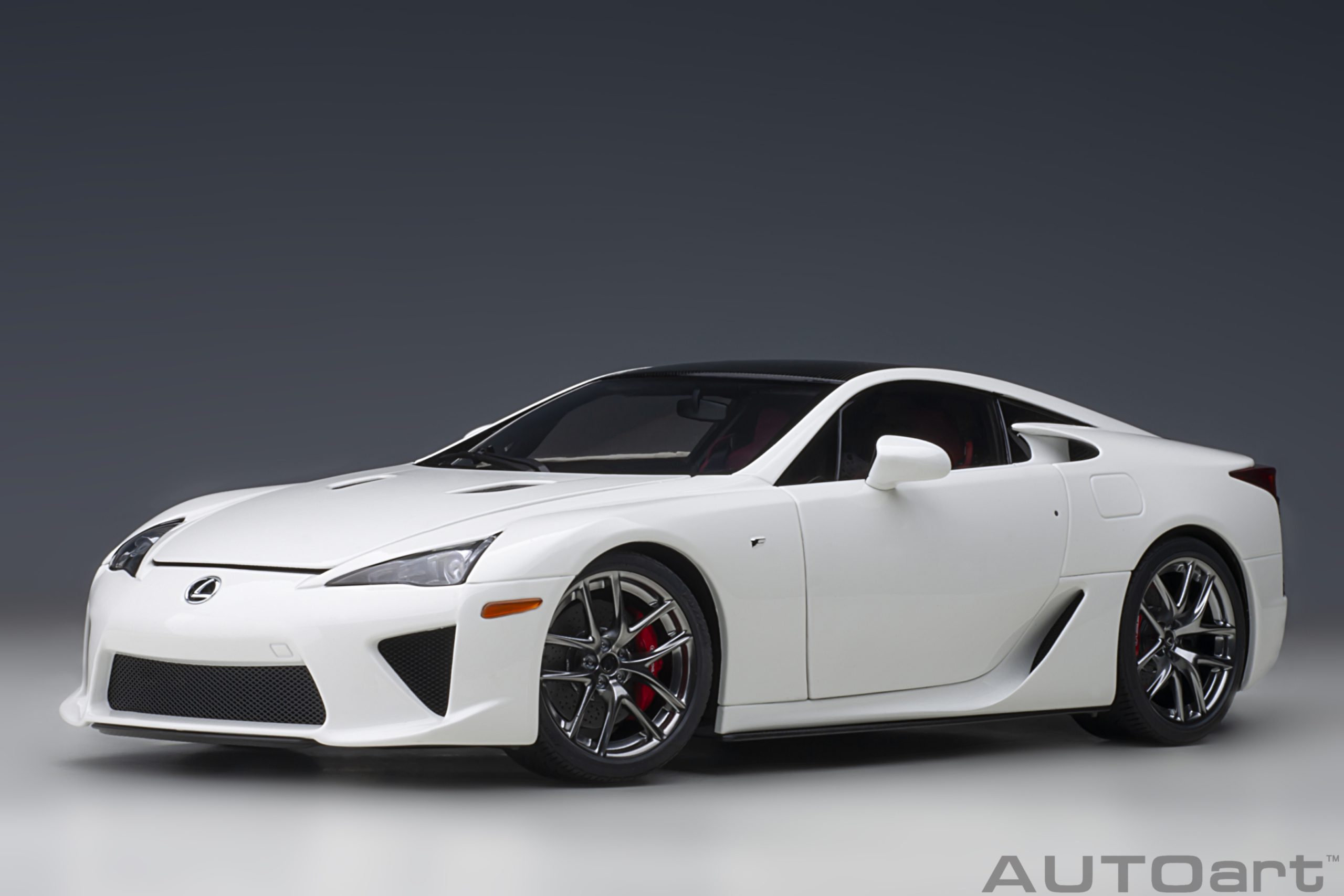AUTOart Lexus LFA 2010 1:18 - Whitest White / Carbon Black