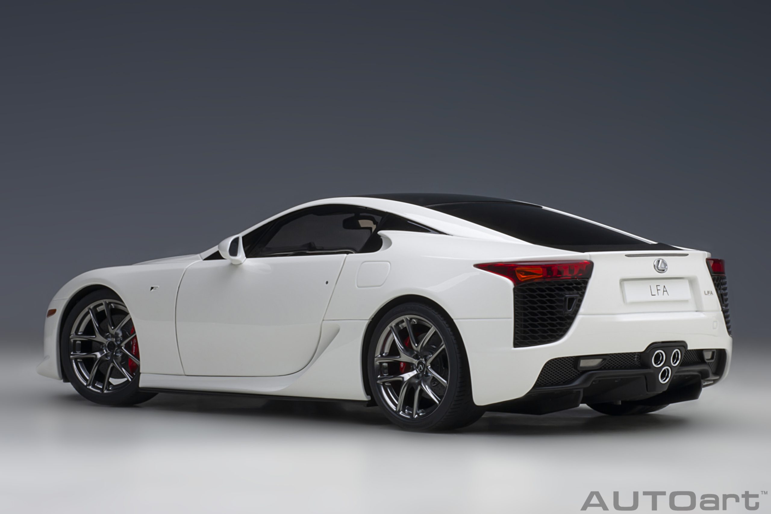 AUTOart Lexus LFA 2010 1:18 - Whitest White / Carbon Black - Imagen 2