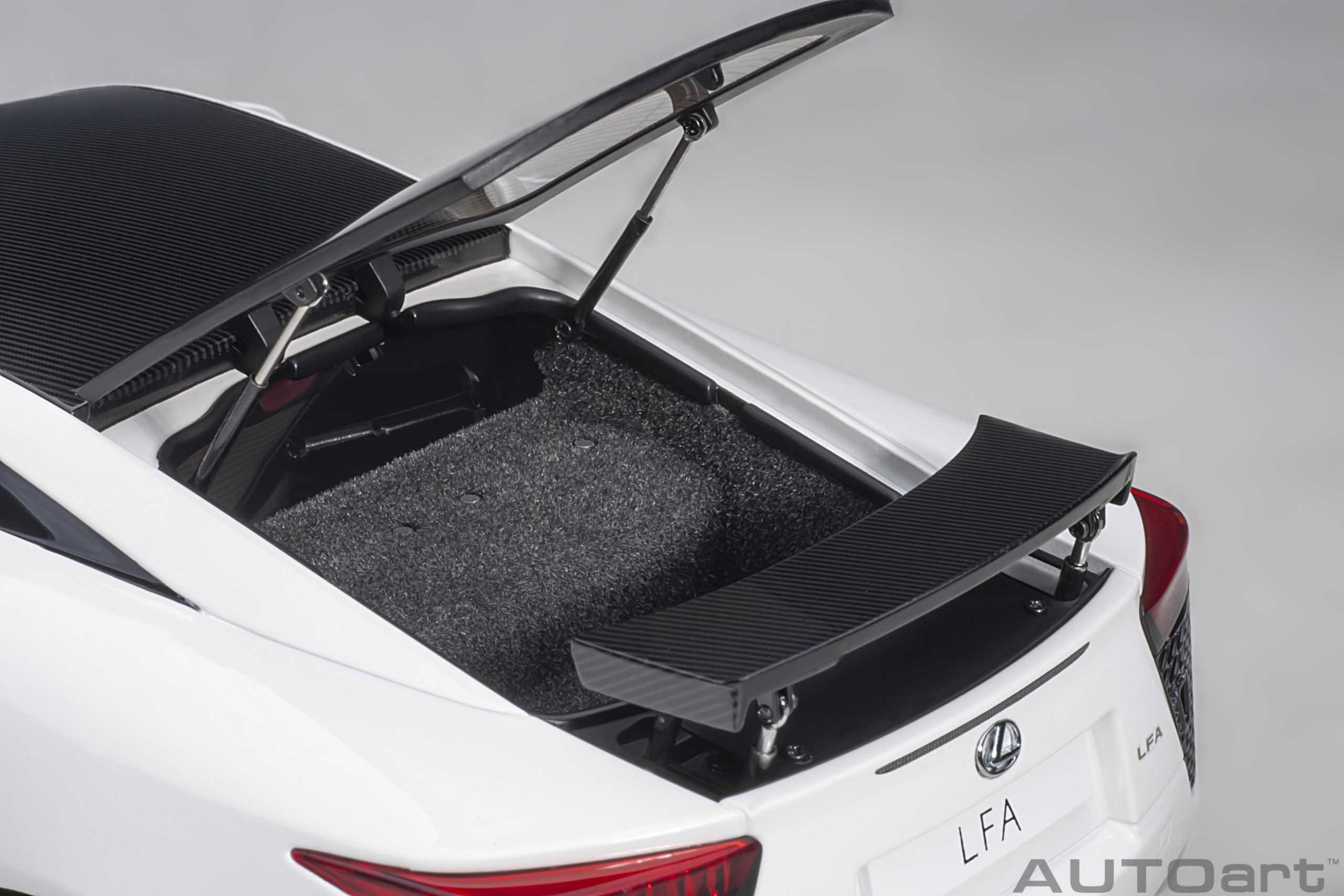 AUTOart Lexus LFA 2010 1:18 - Whitest White / Carbon Black - Imagen 12