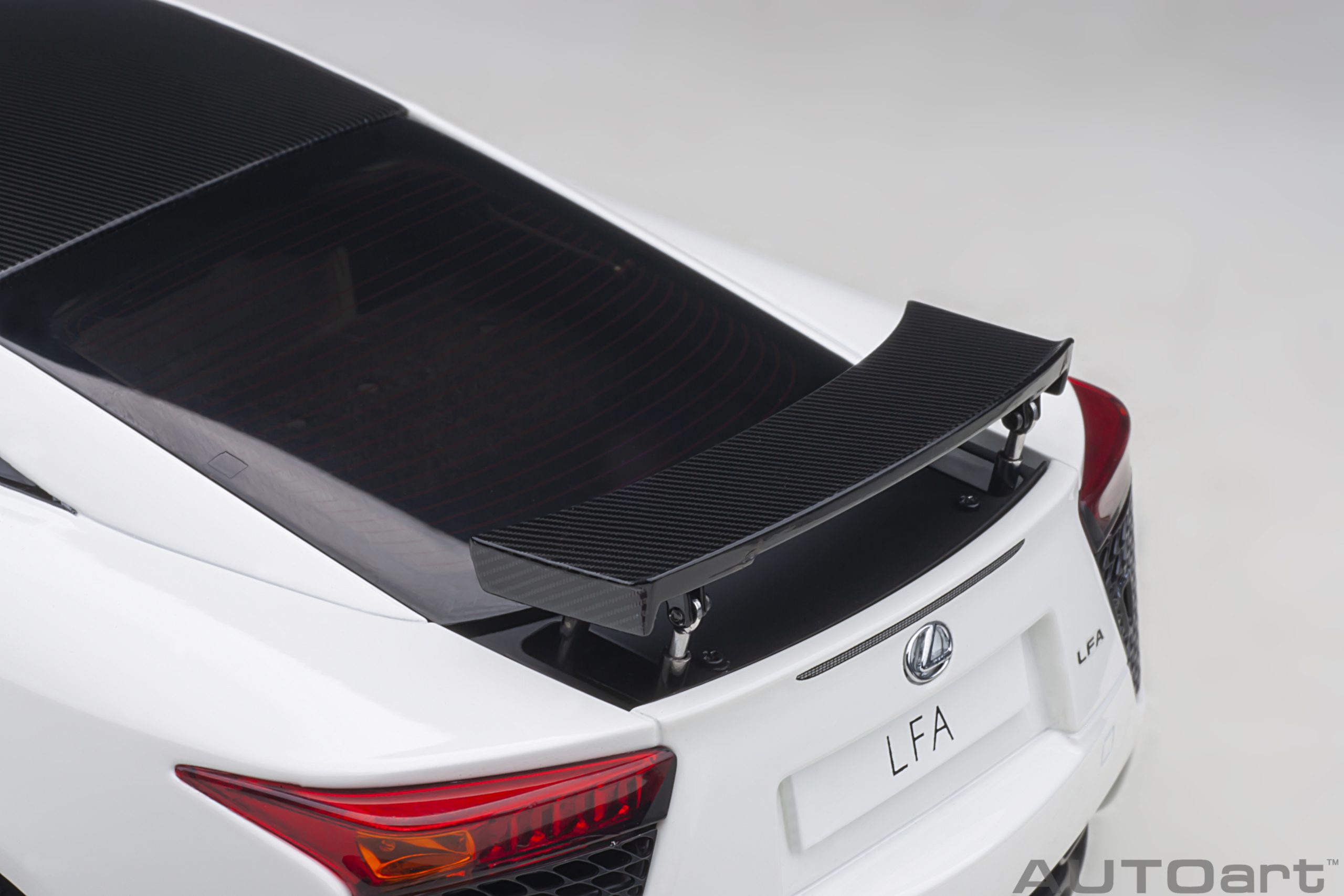 AUTOart Lexus LFA 2010 1:18 - Whitest White / Carbon Black - Imagen 13