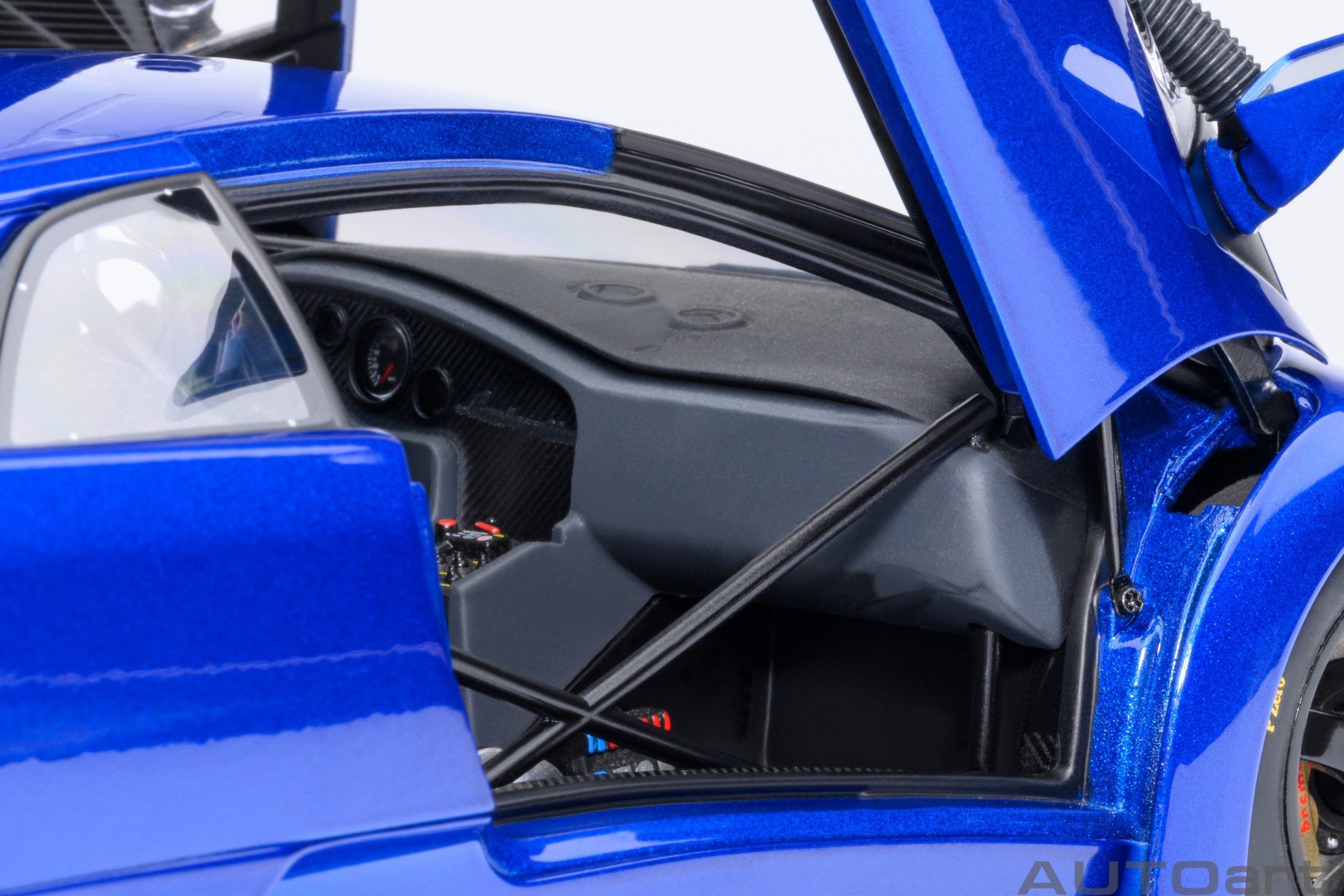 AUTOart Lamborghini Diablo GTR 1999 1:18 - Monterey Blue - Immagine 10