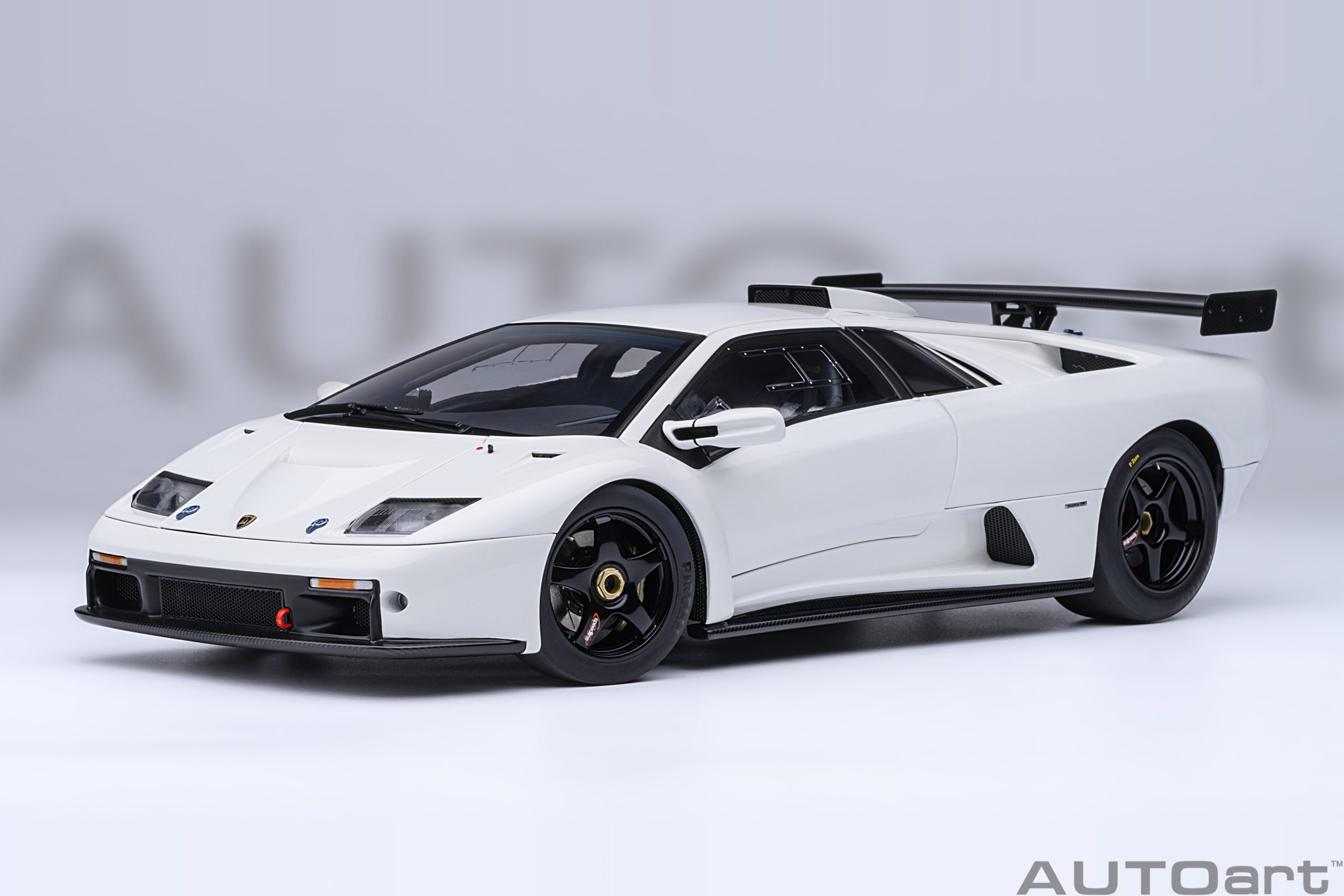 AUTOart Lamborghini Diablo GTR 1999 1:18 - Impact White